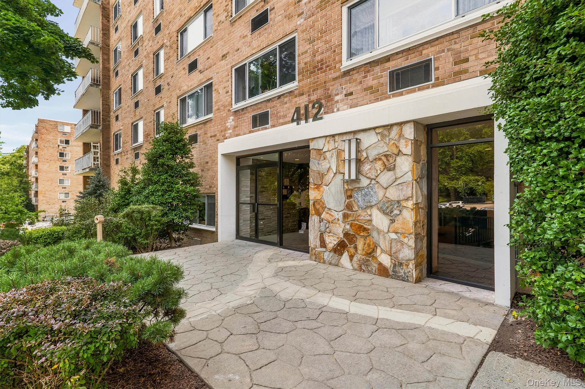 412 Benedict Avenue Unit: 3B