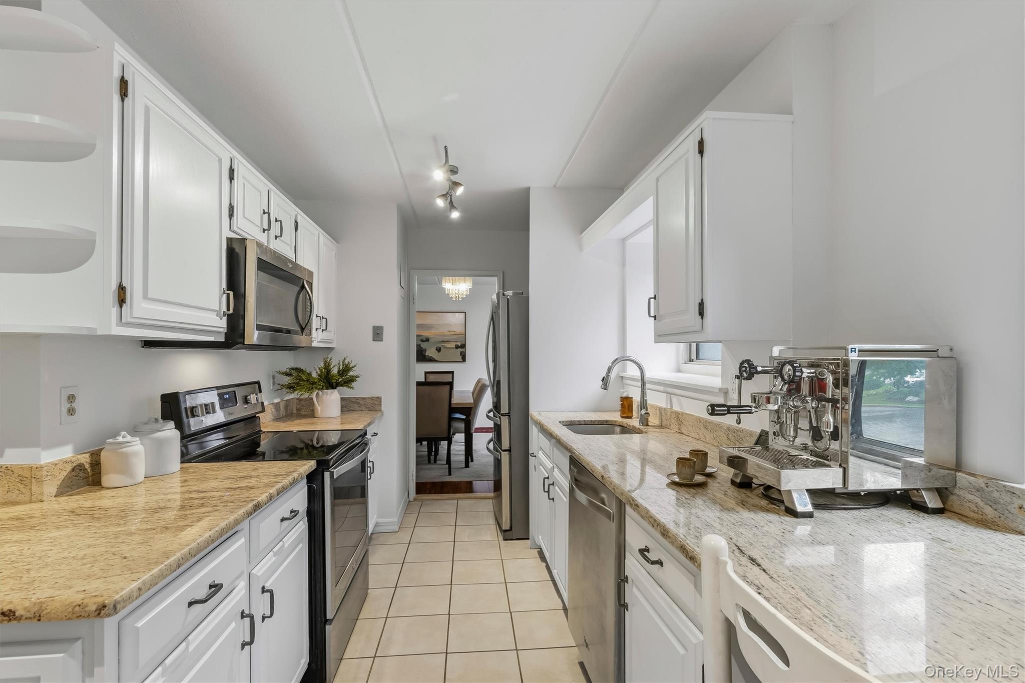 412 Benedict Avenue Unit: 3B