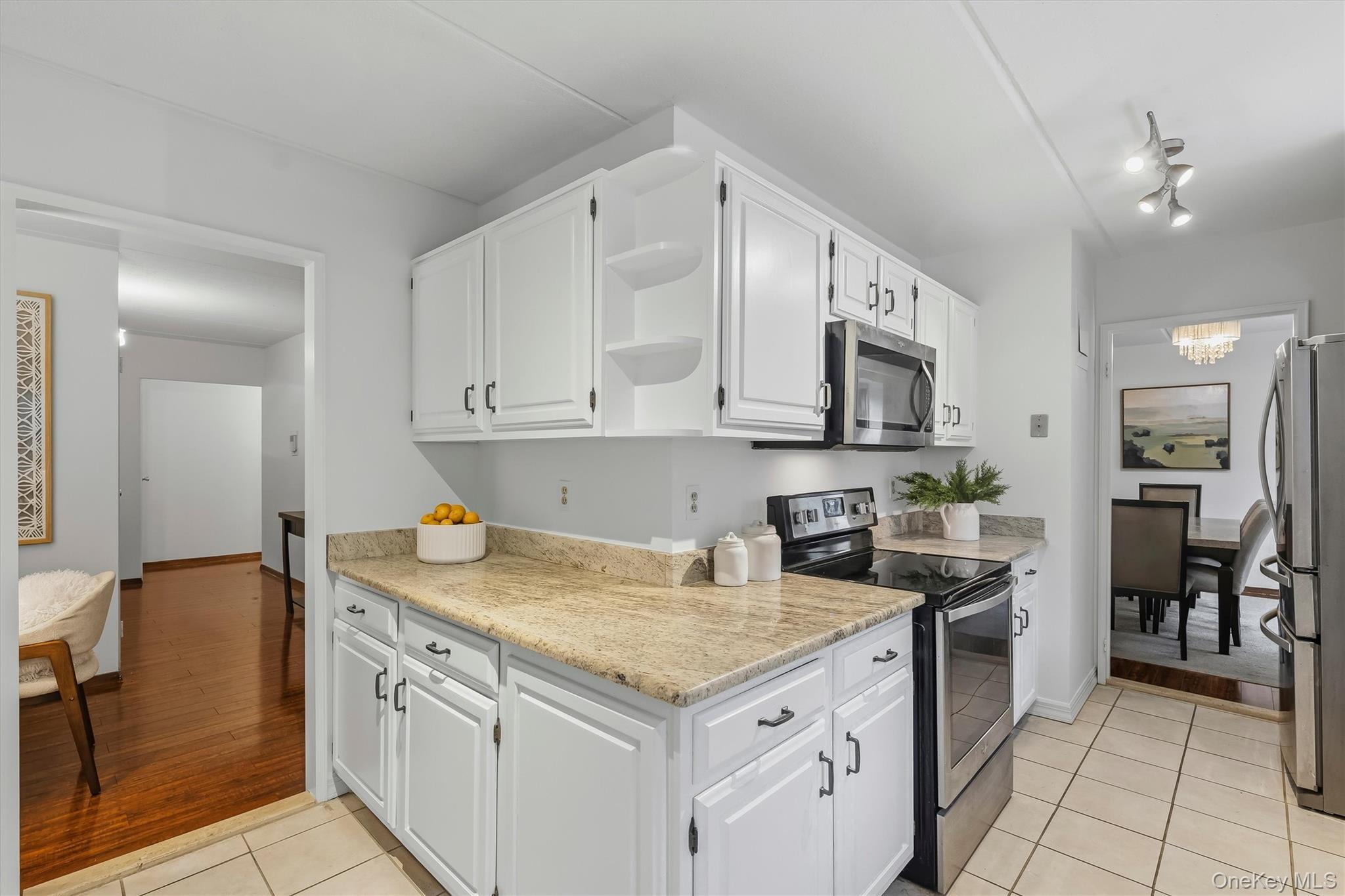 412 Benedict Avenue Unit: 3B