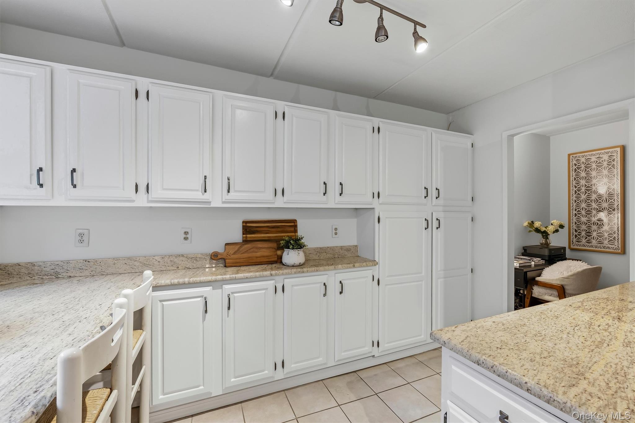 412 Benedict Avenue Unit: 3B
