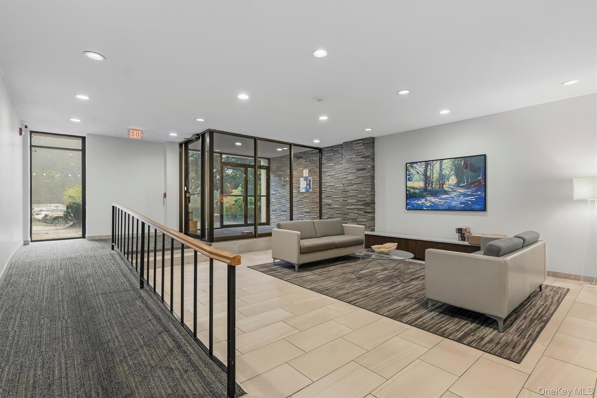 412 Benedict Avenue Unit: 3B