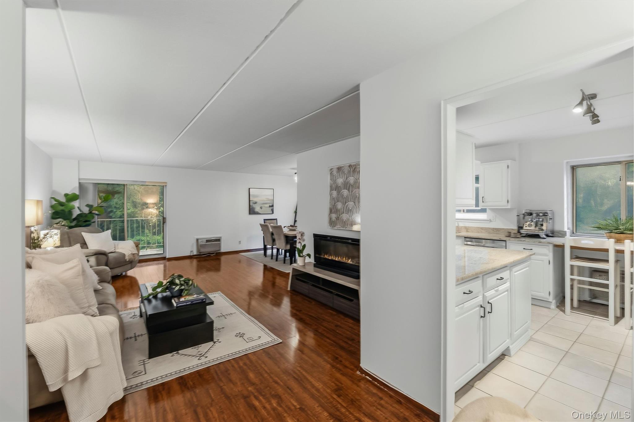 412 Benedict Avenue Unit: 3B