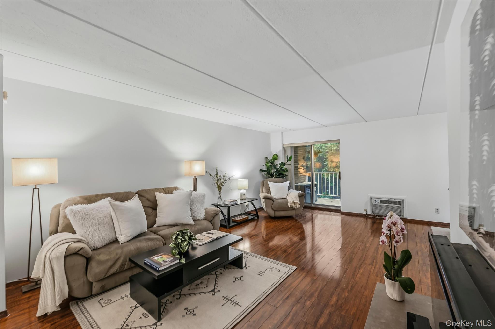 412 Benedict Avenue Unit: 3B