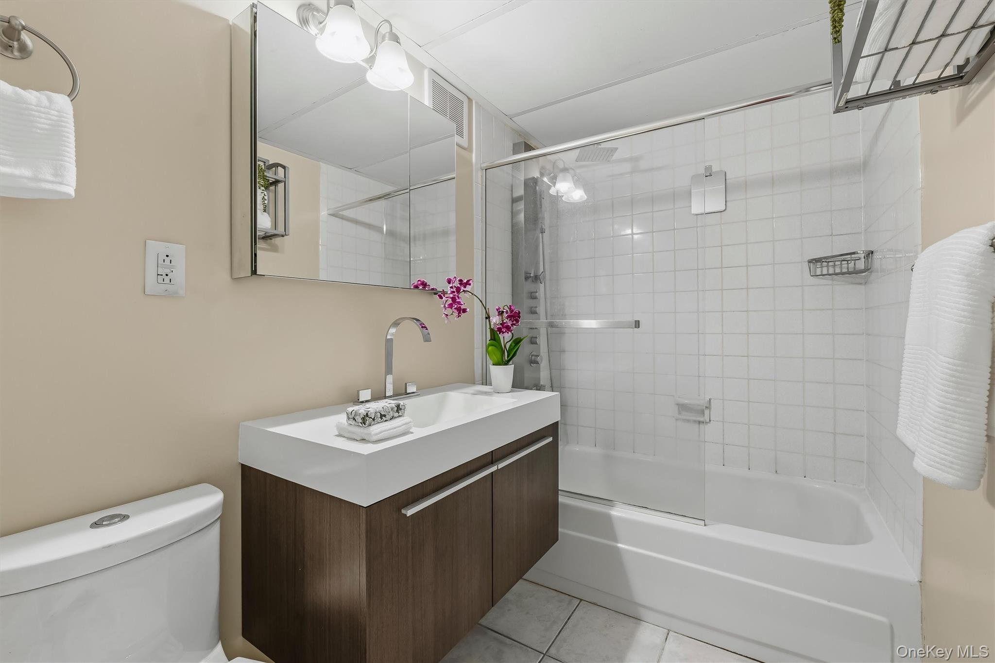 412 Benedict Avenue Unit: 3B