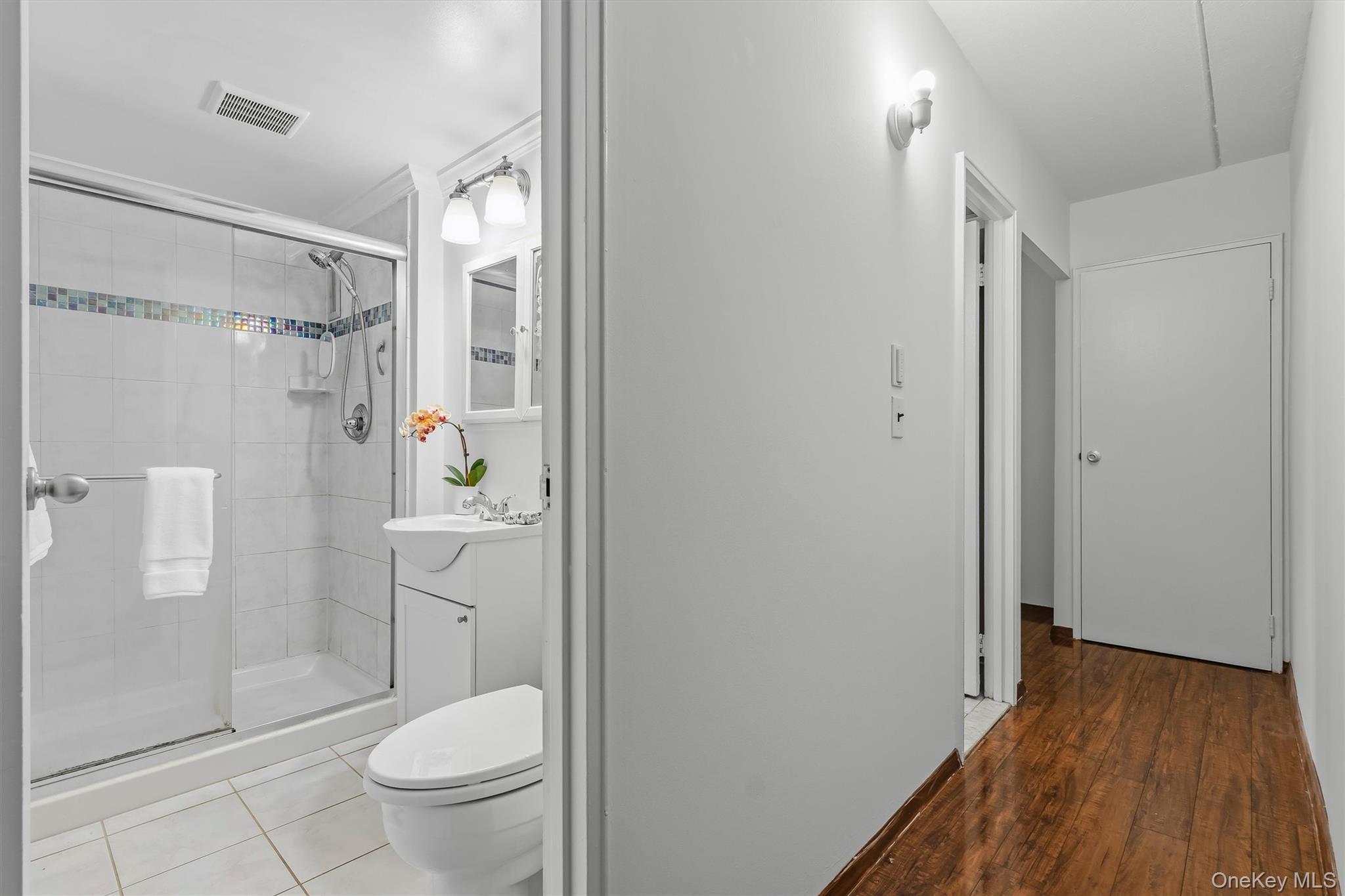 412 Benedict Avenue Unit: 3B