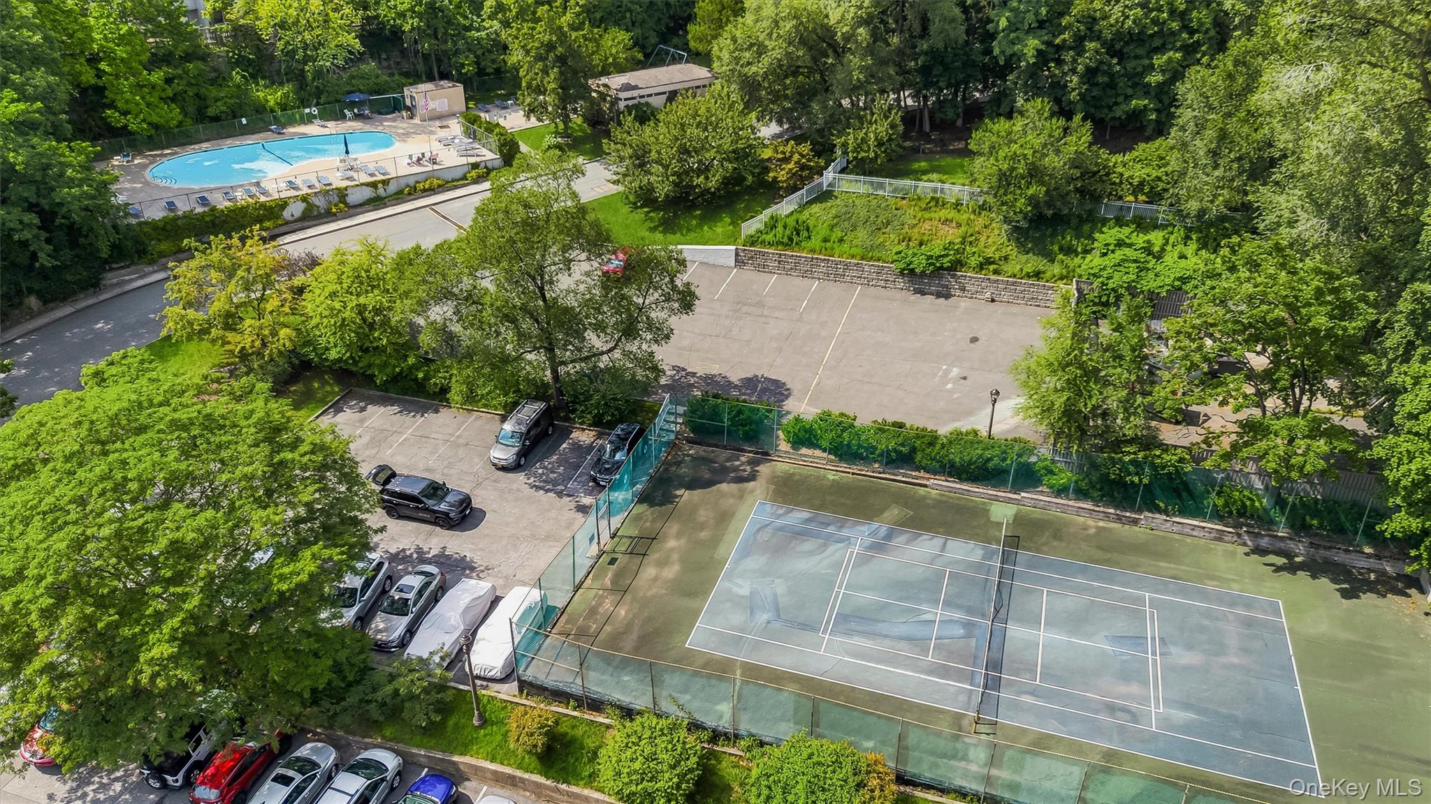 412 Benedict Avenue Unit: 3B