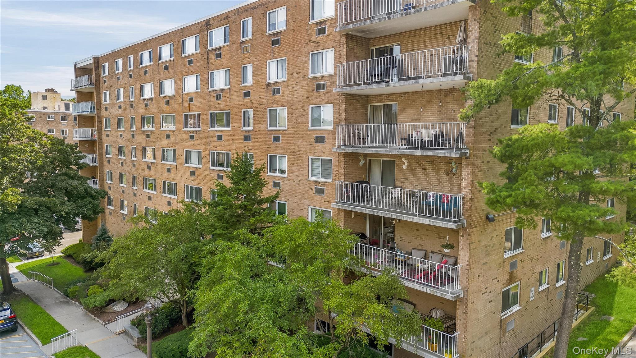 412 Benedict Avenue Unit: 3B
