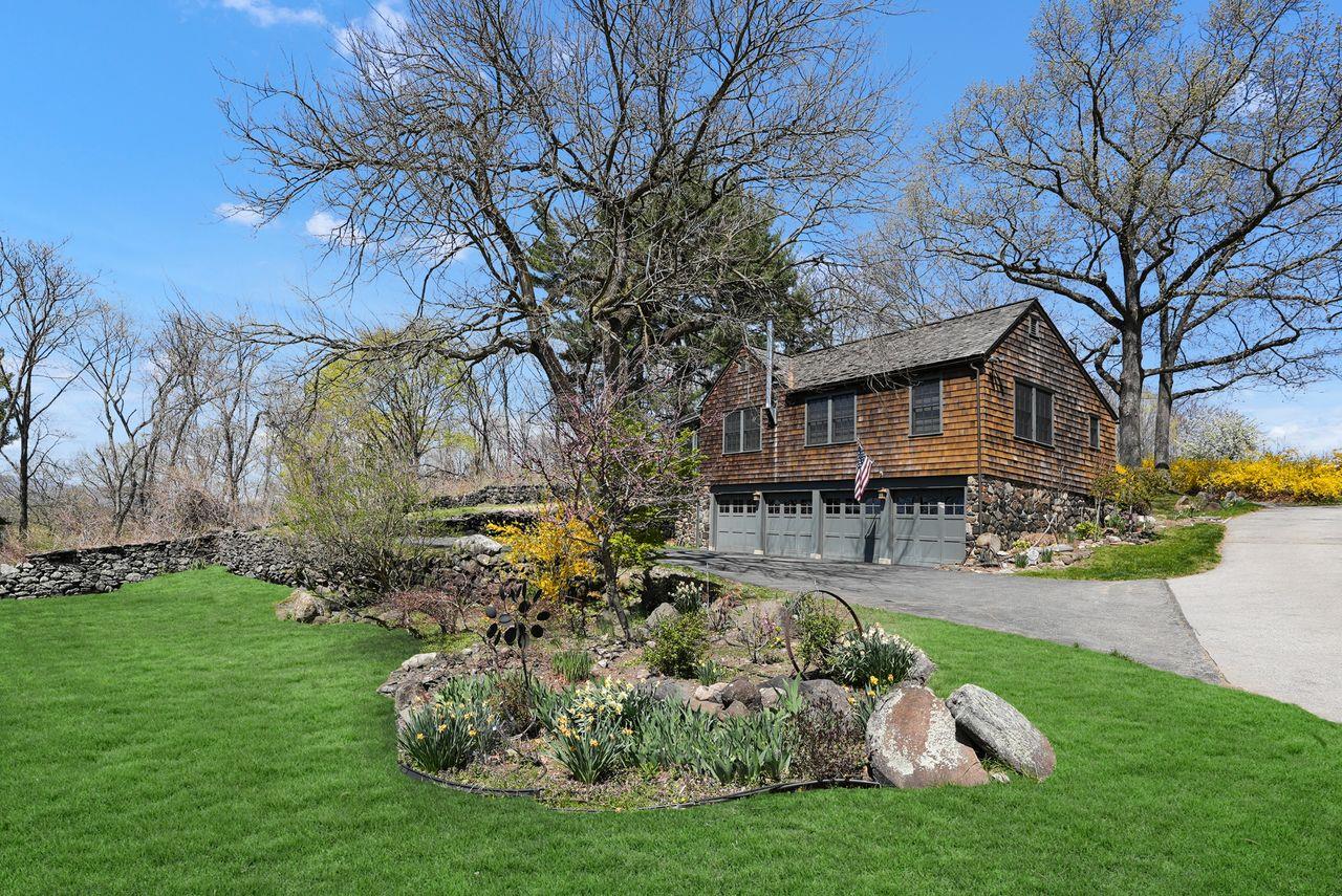 226 Mount Airy Road W