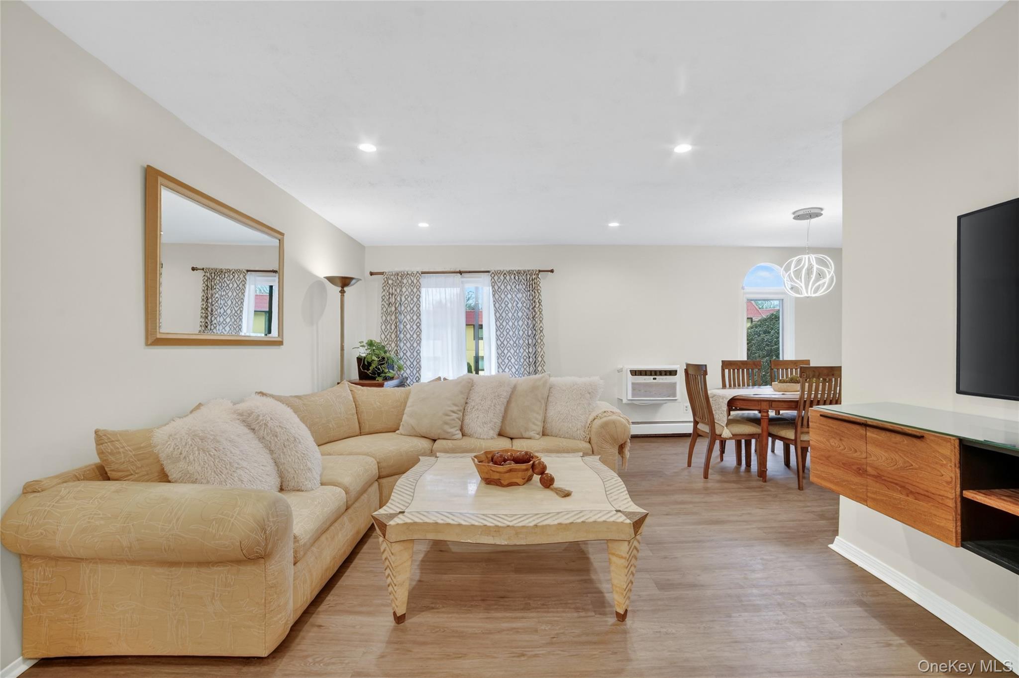 18 Granada Crescent Unit: 14