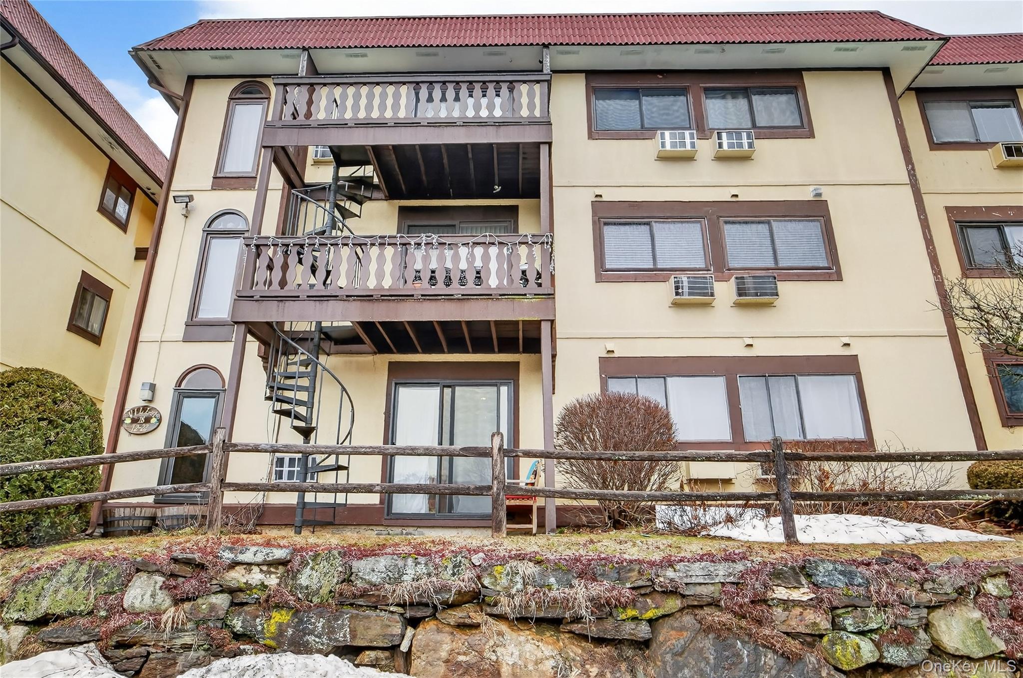 18 Granada Crescent Unit: 14