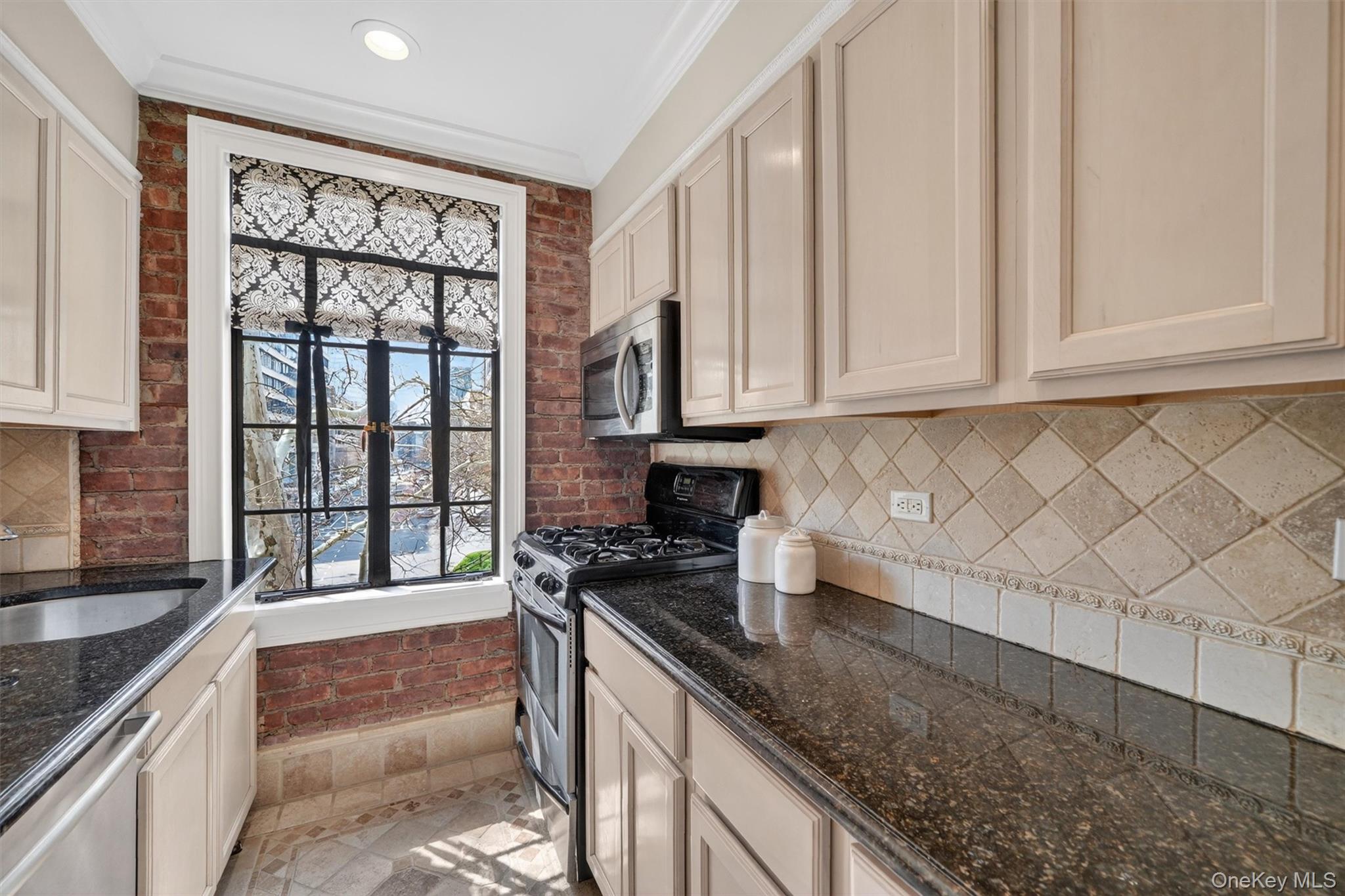 20 N Broadway Unit: O372