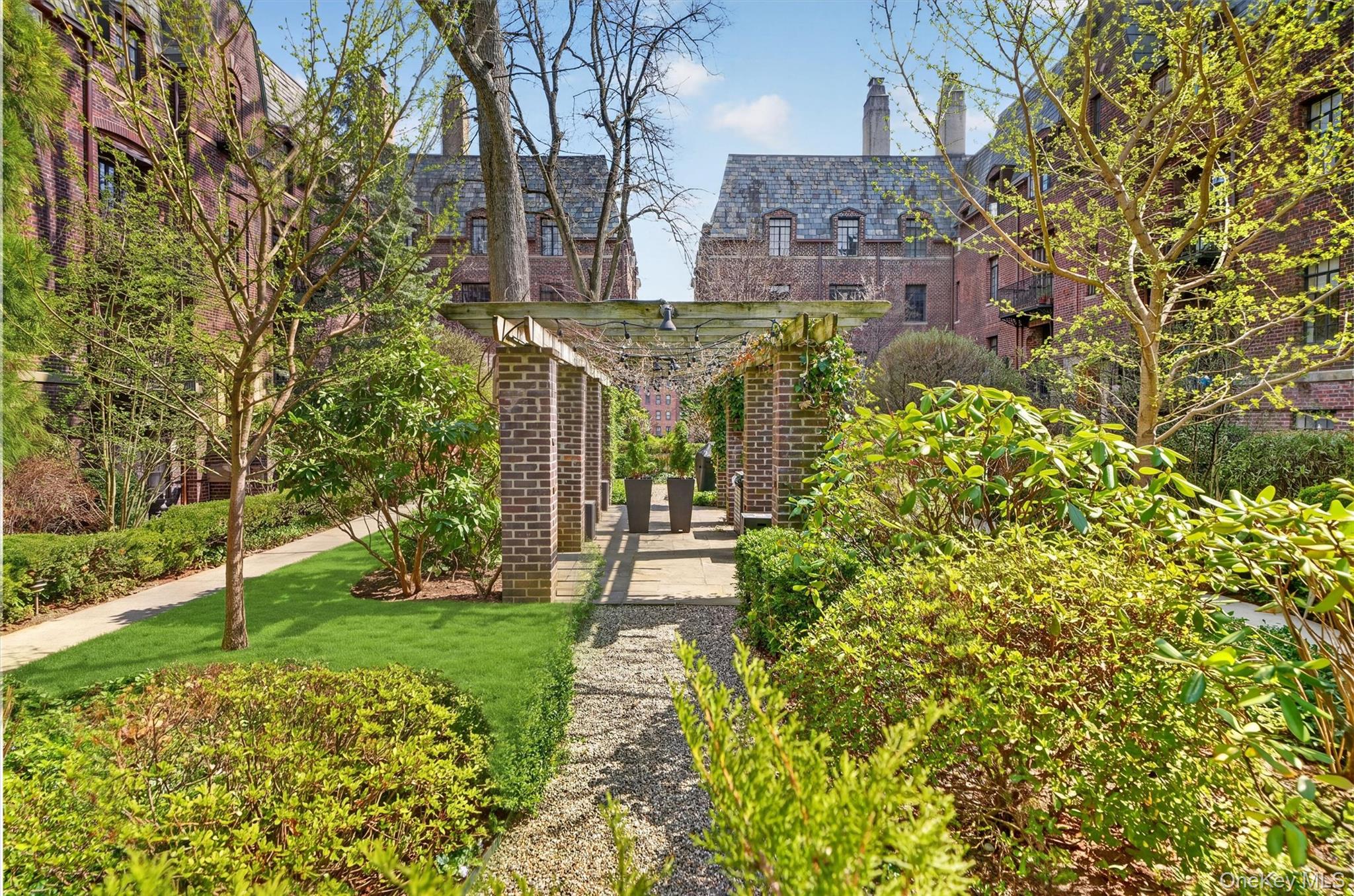 20 N Broadway Unit: O372