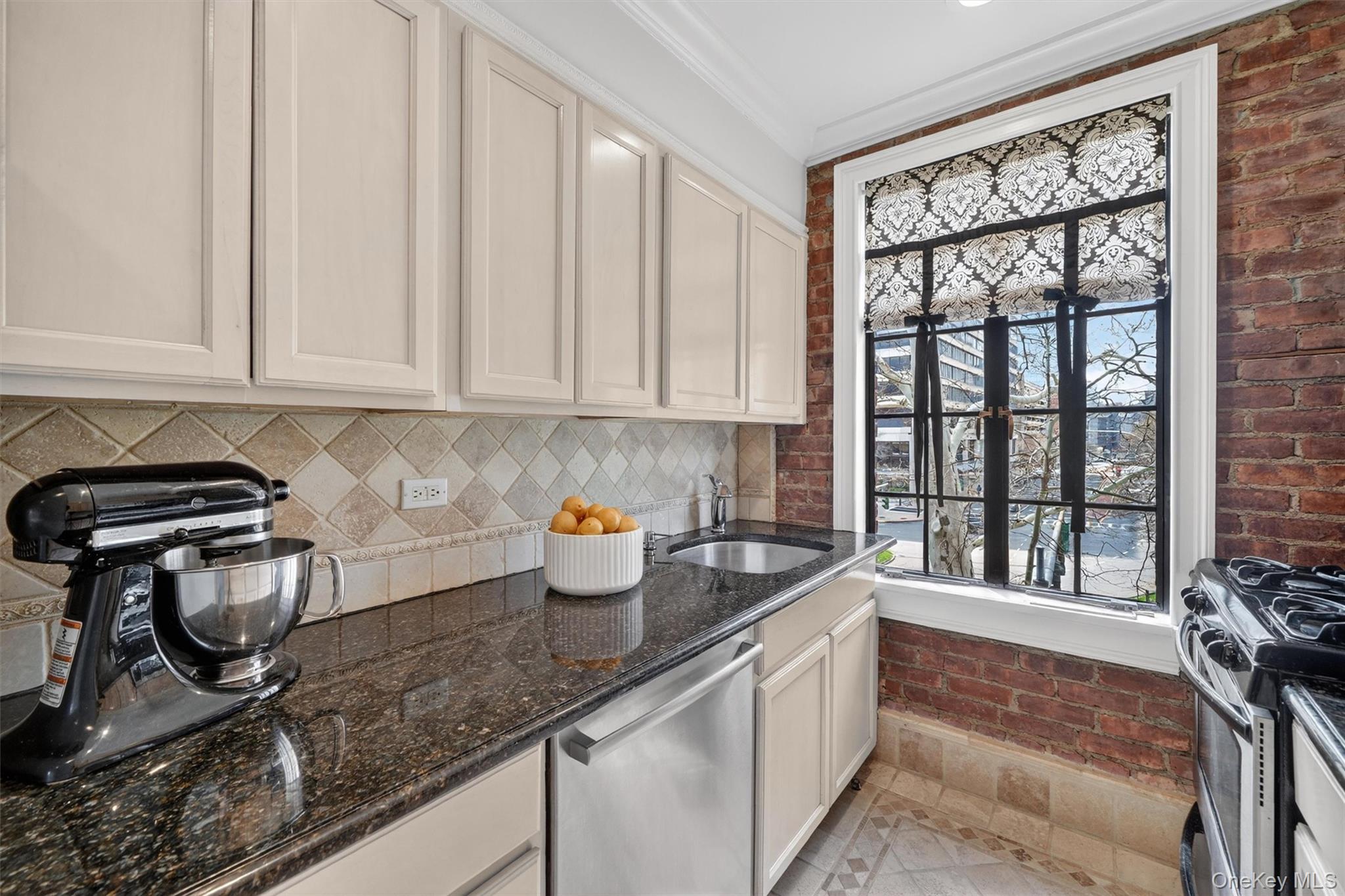 20 N Broadway Unit: O372