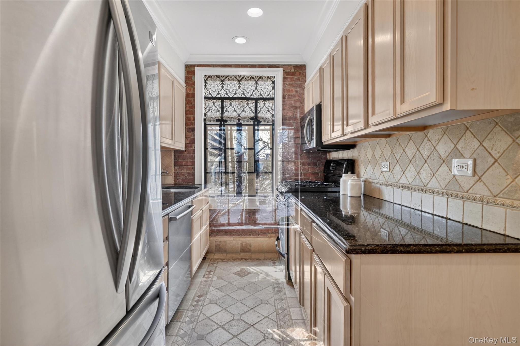 20 N Broadway Unit: O372