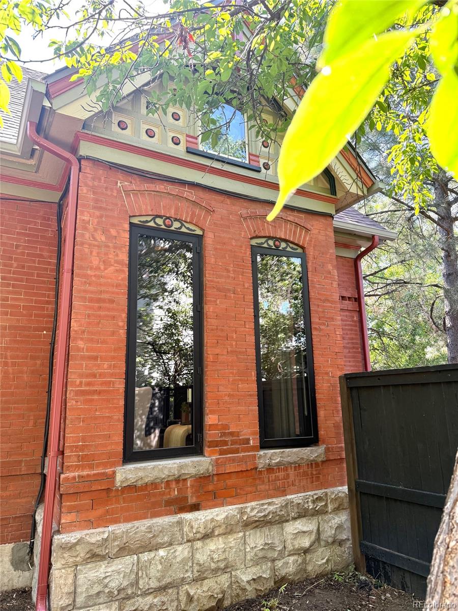 3259 W Hayward Place