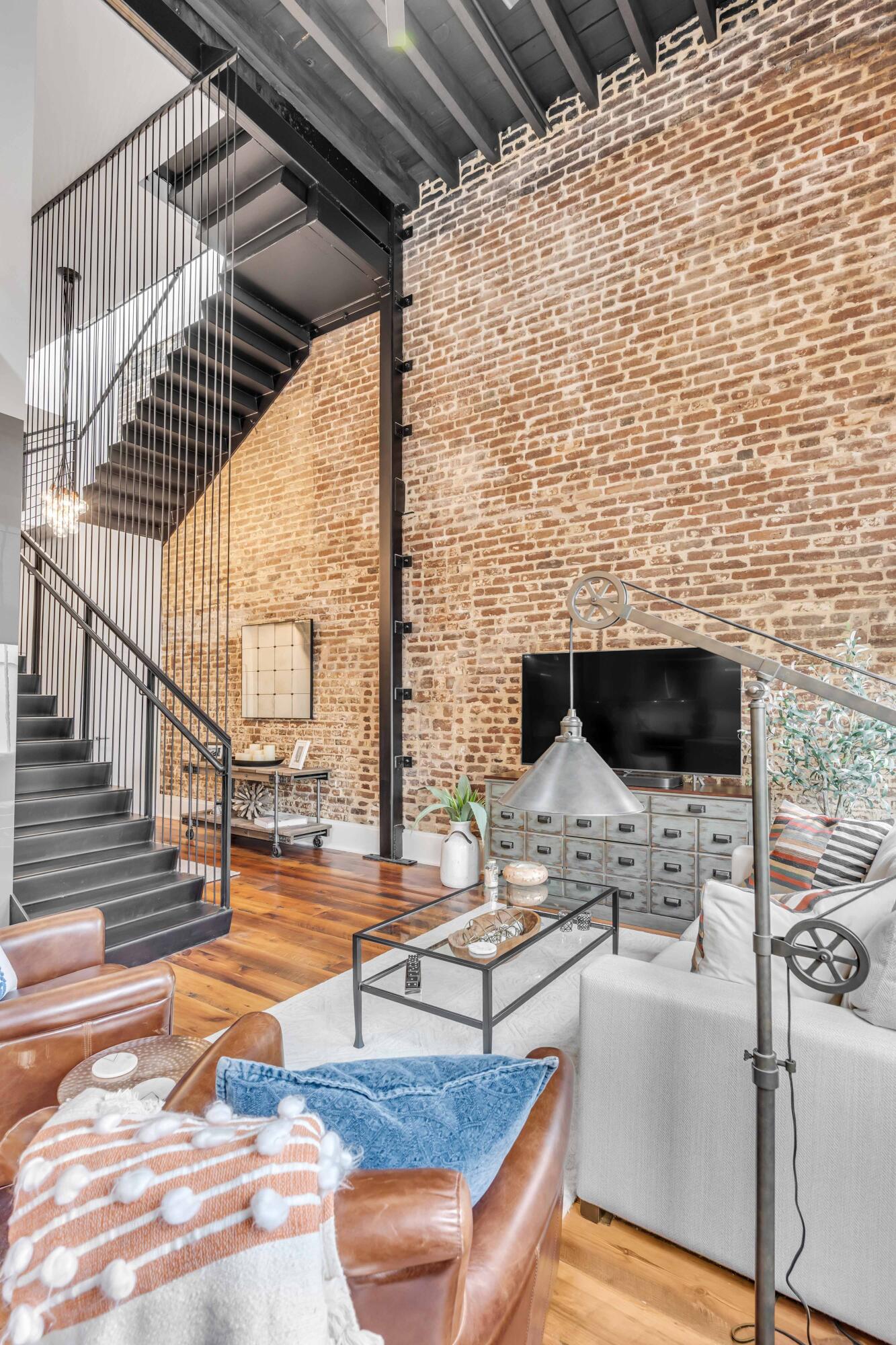 377 King Street # 209