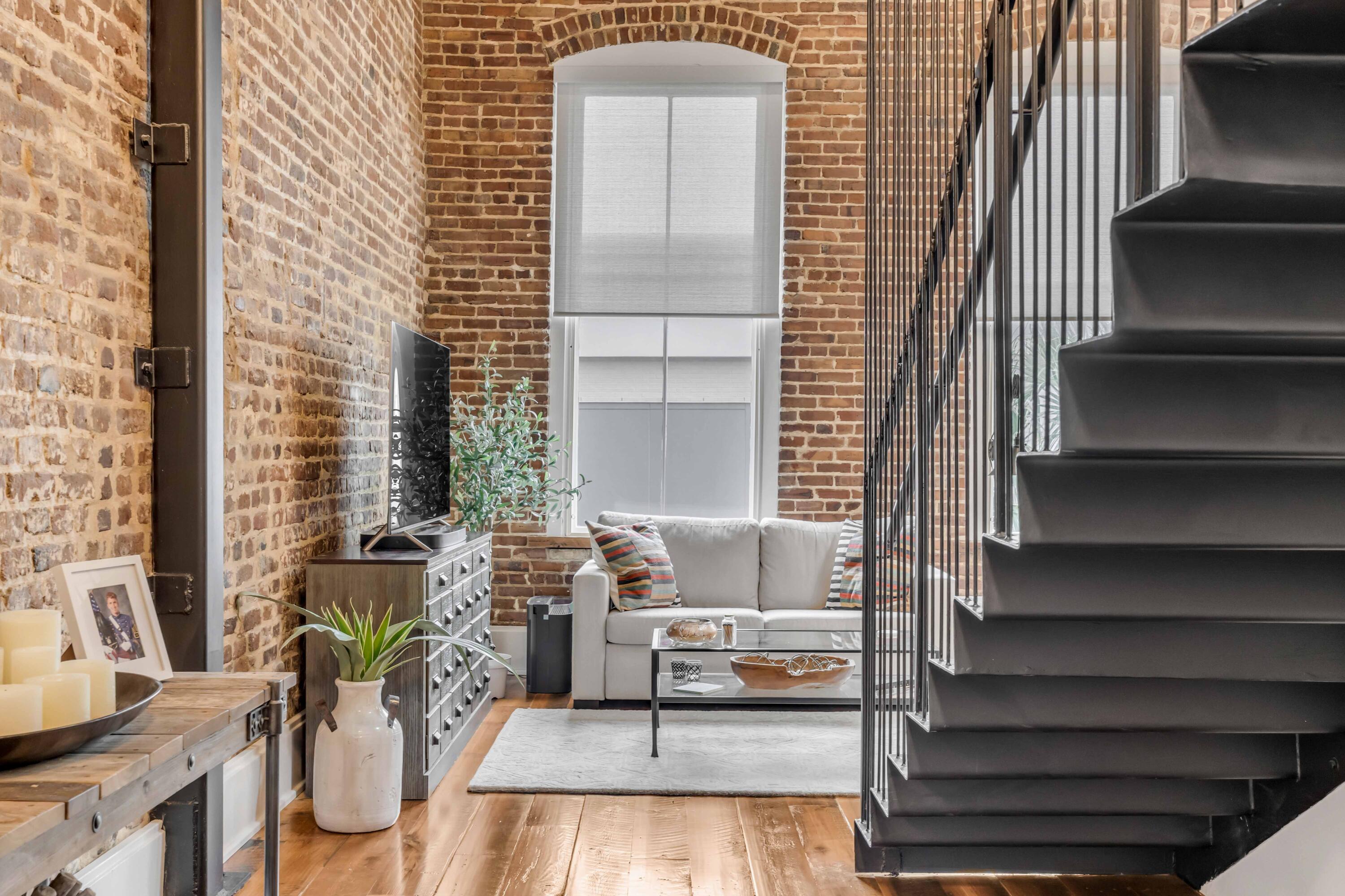 377 King Street # 209