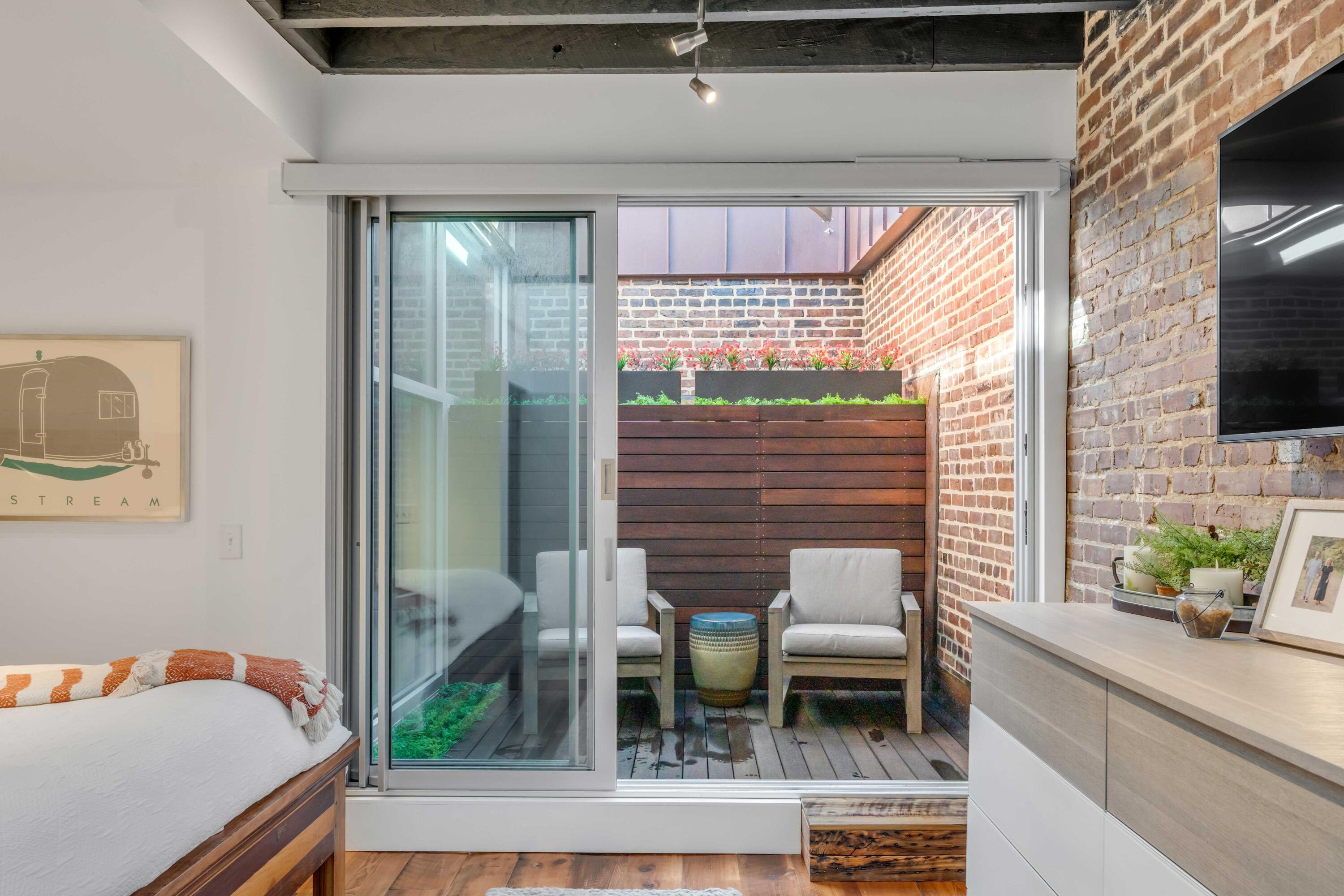 377 King Street # 209