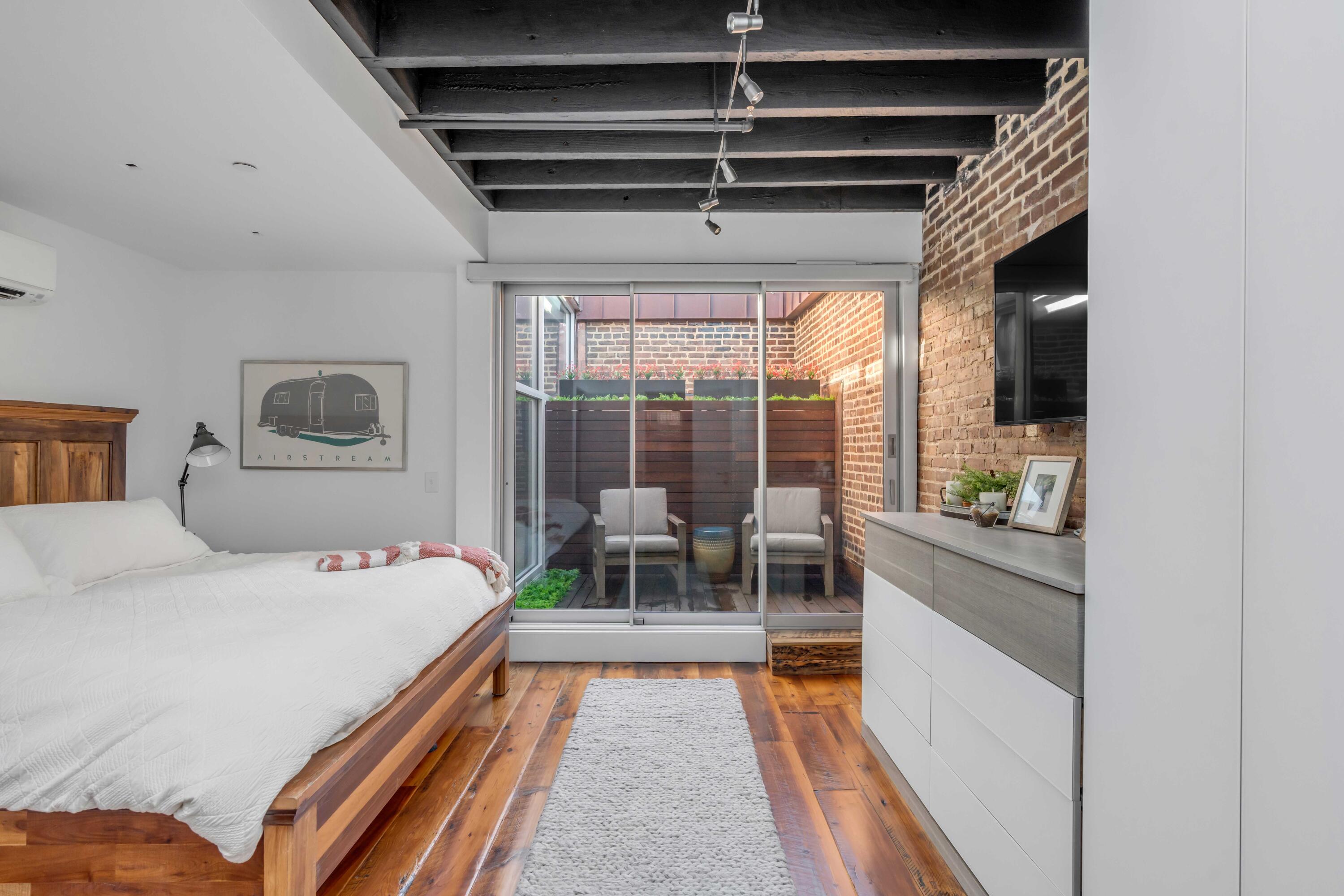 377 King Street # 209