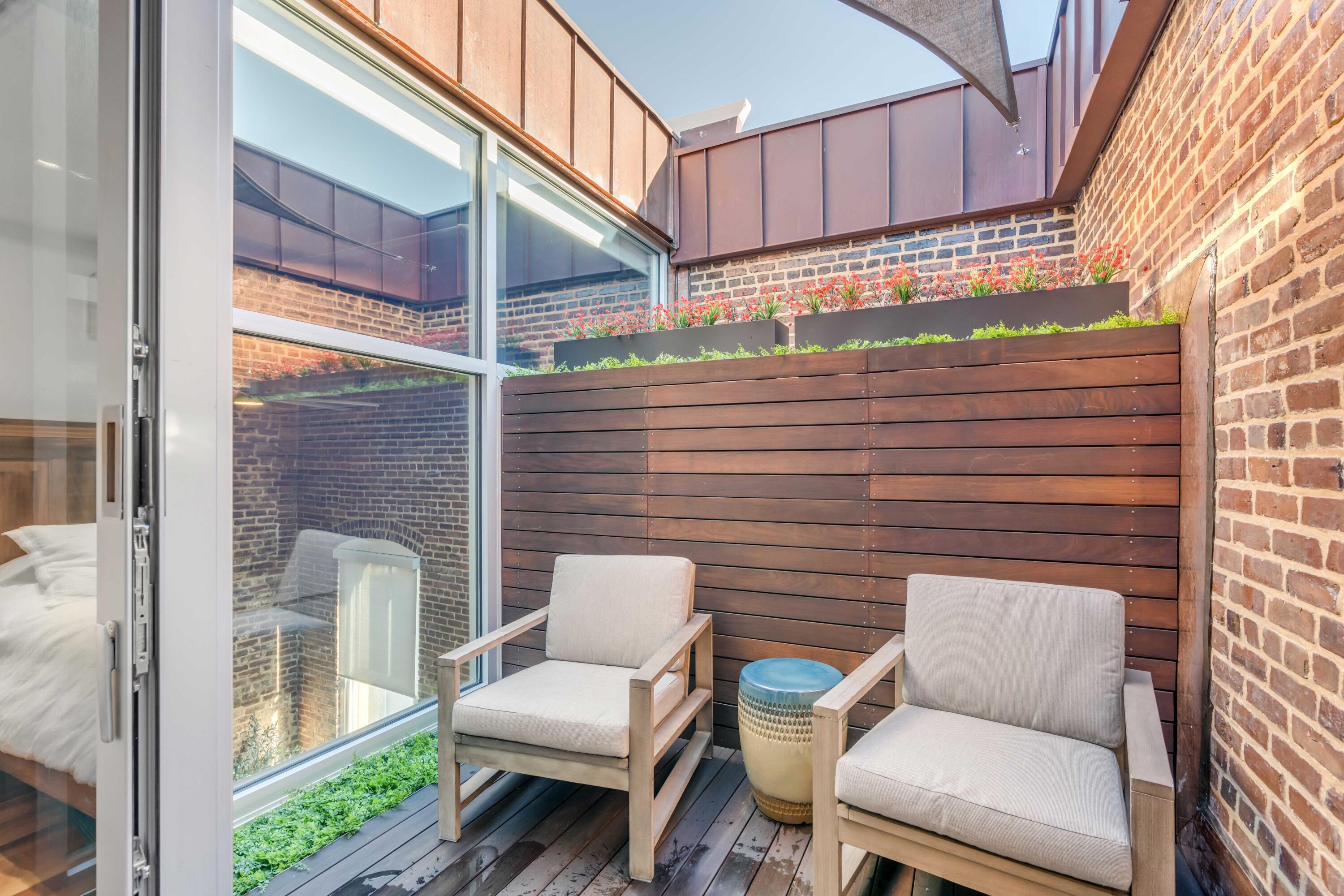 377 King Street # 209