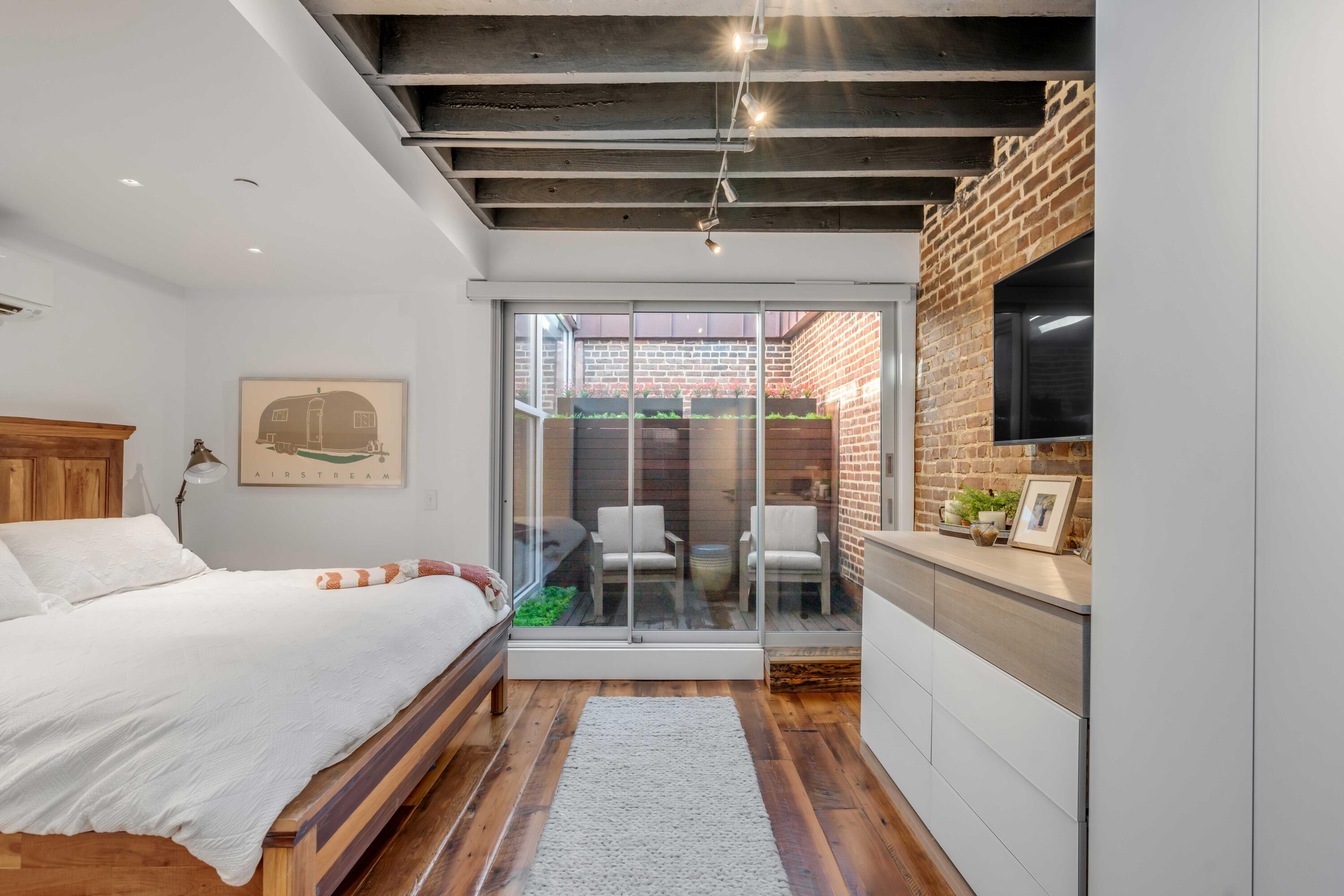 377 King Street # 209