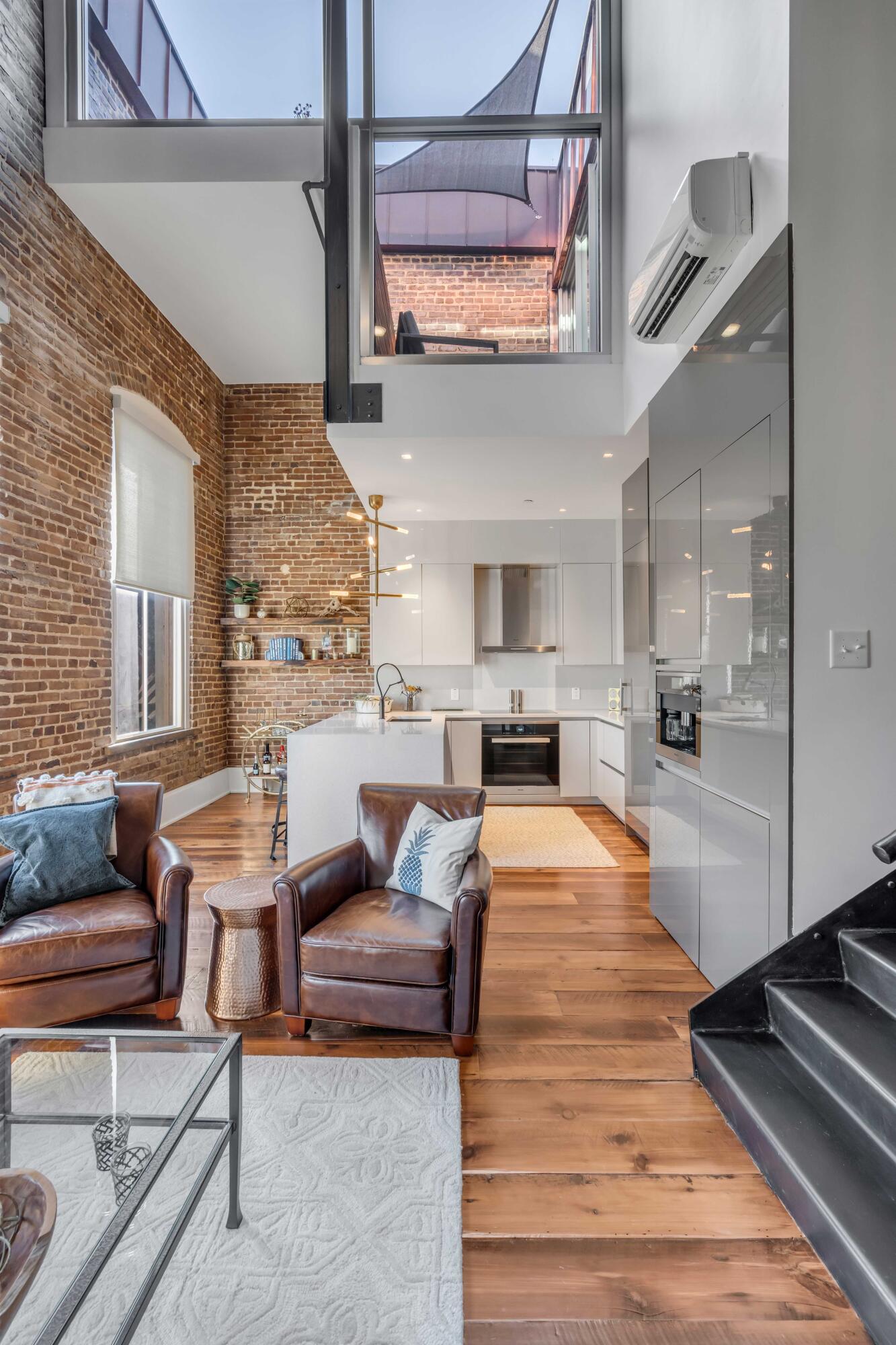 377 King Street # 209