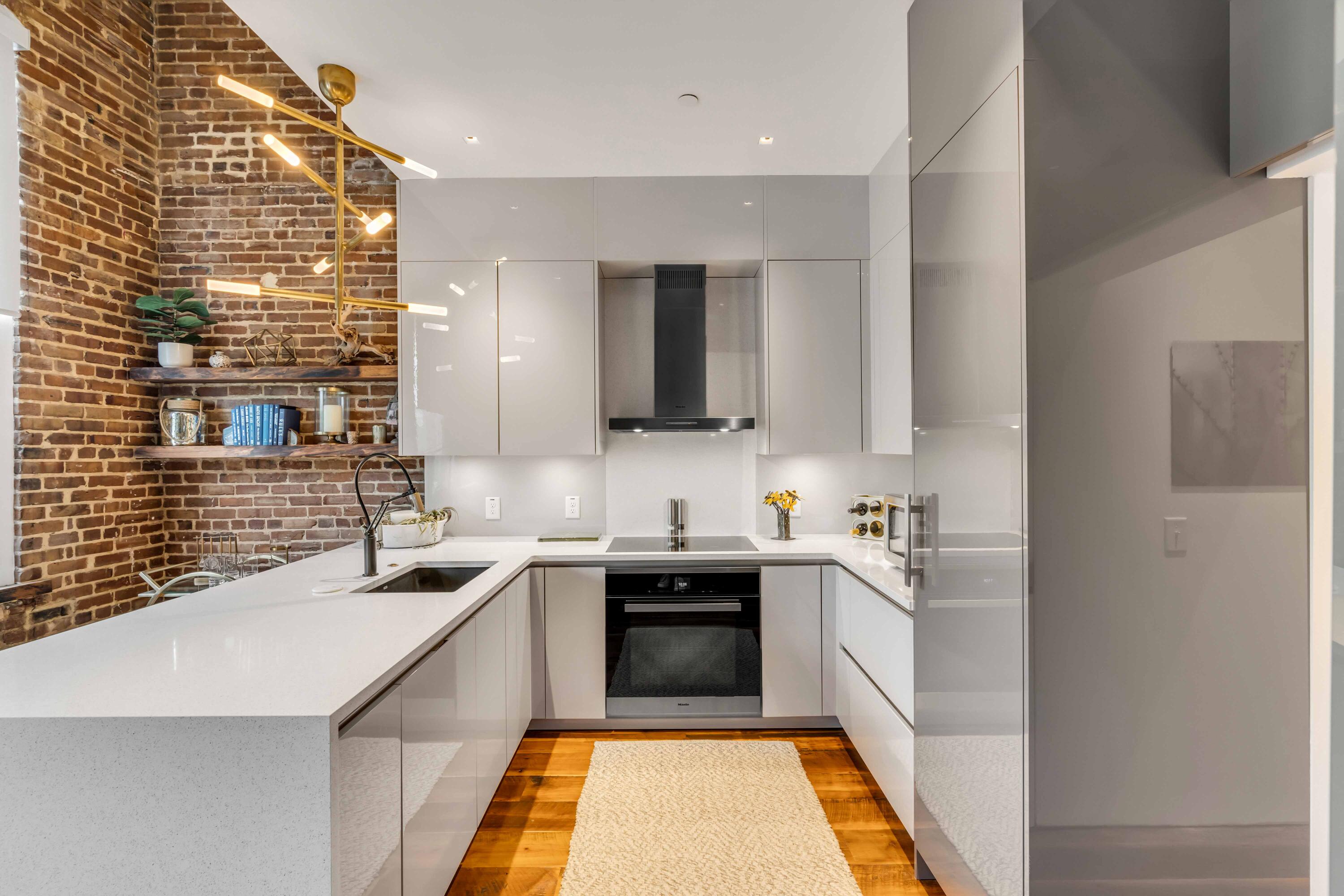 377 King Street # 209