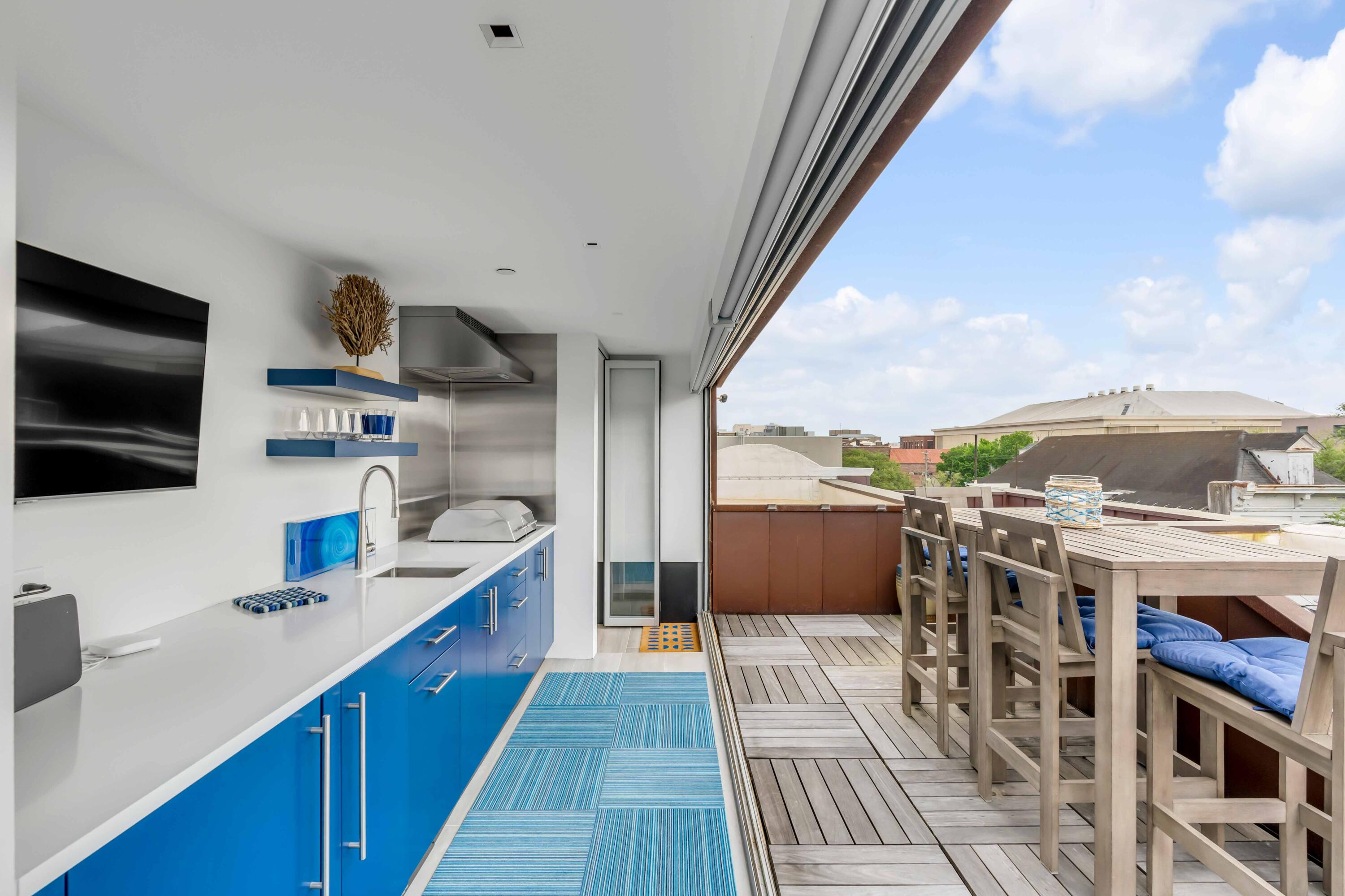 377 King Street # 209