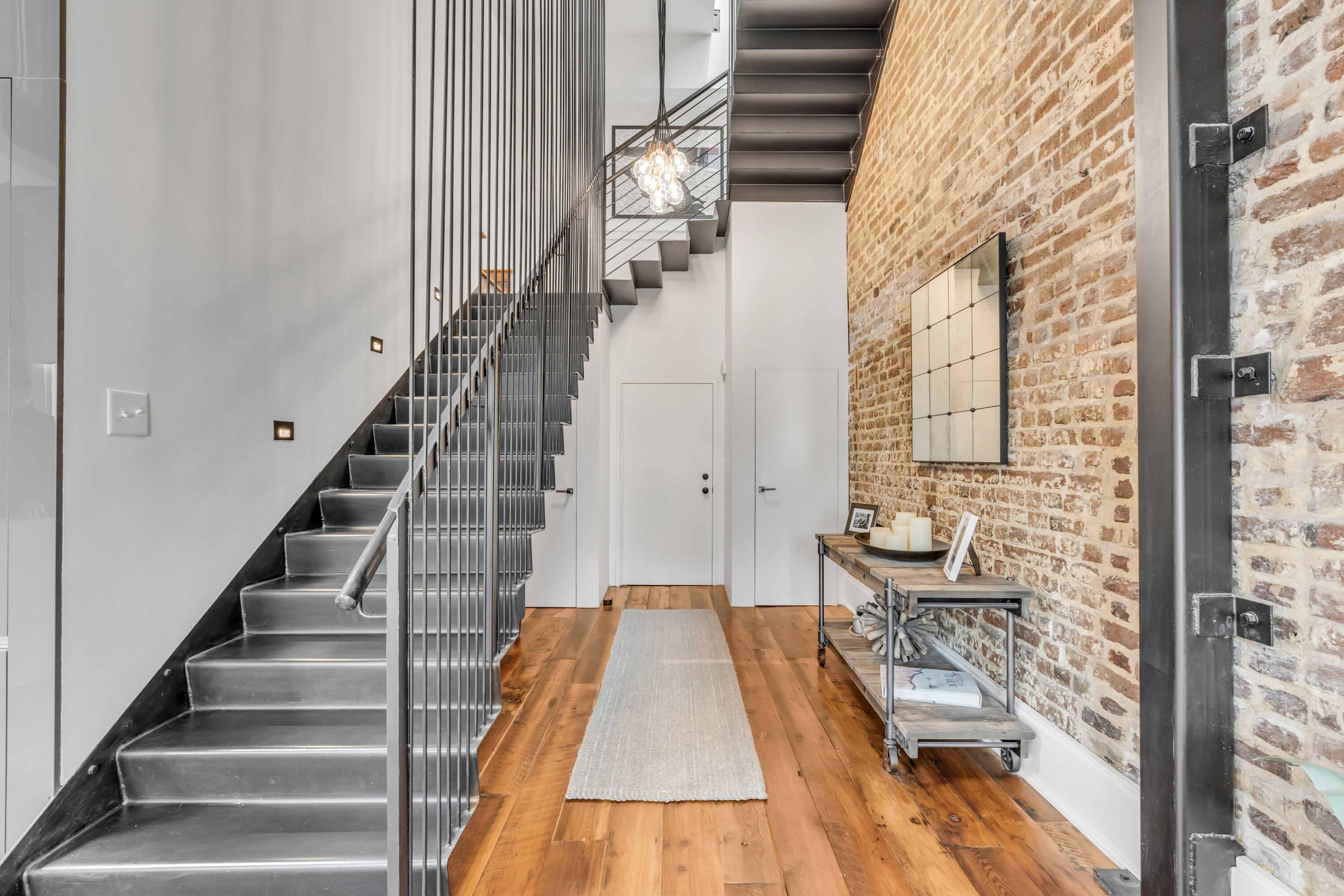 377 King Street # 209