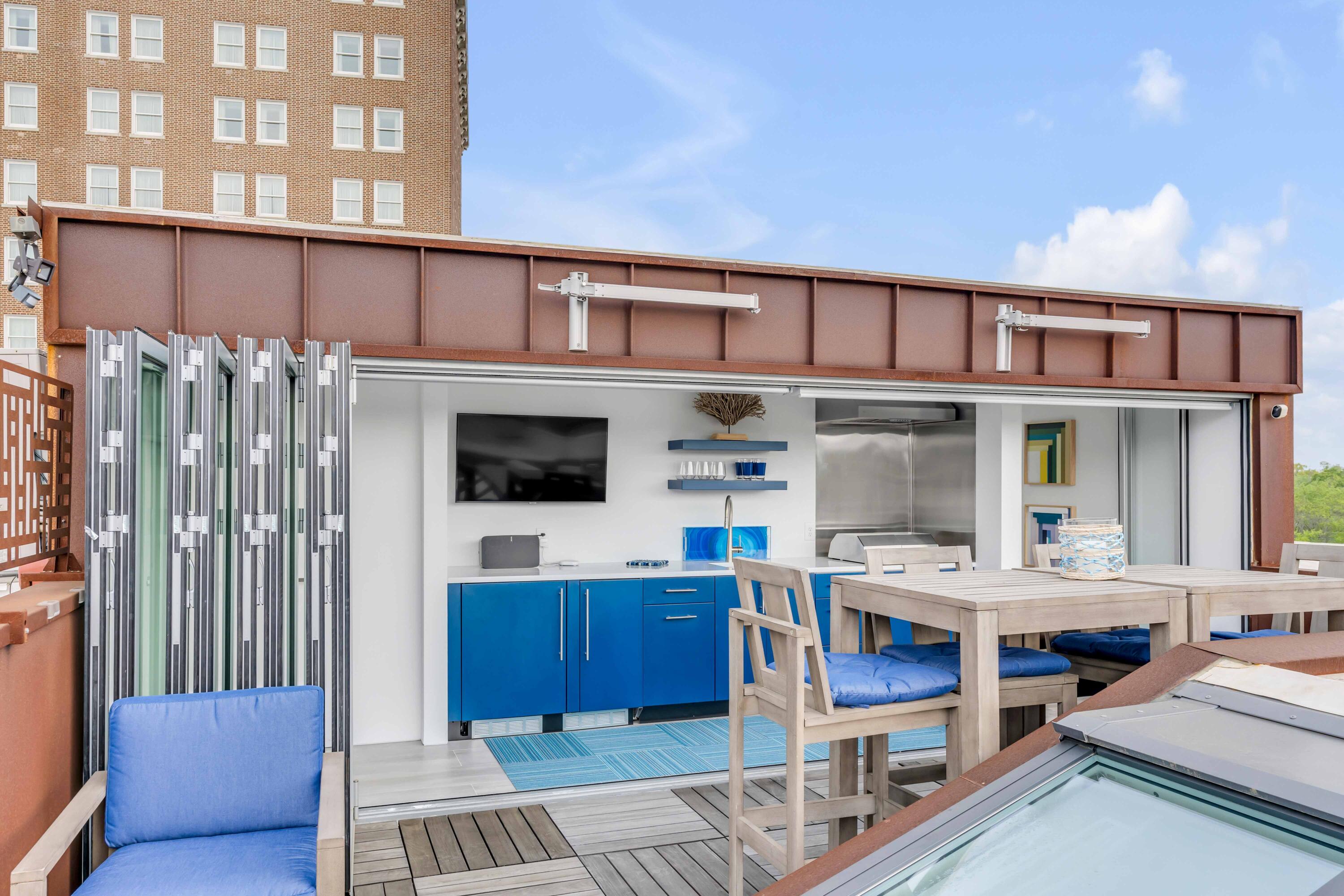 377 King Street # 209