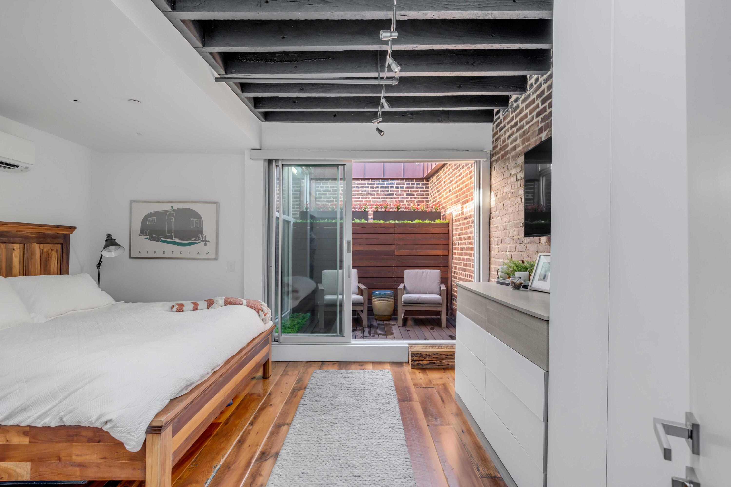 377 King Street # 209