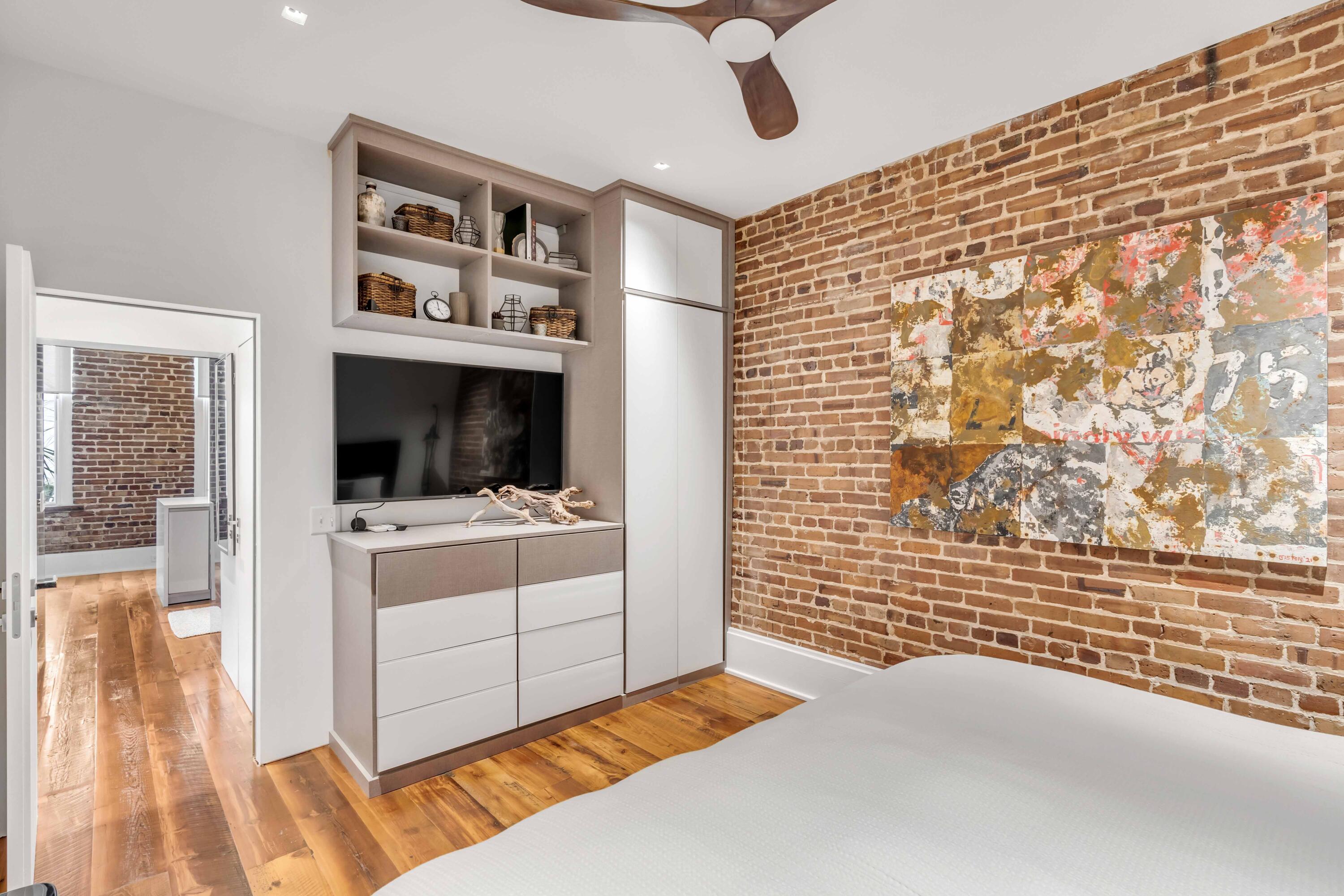 377 King Street # 209