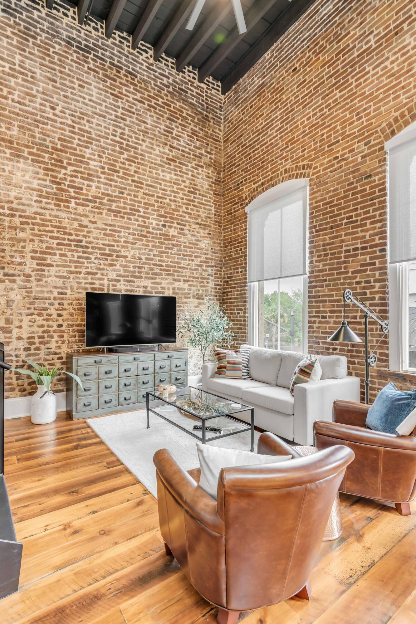 377 King Street # 209