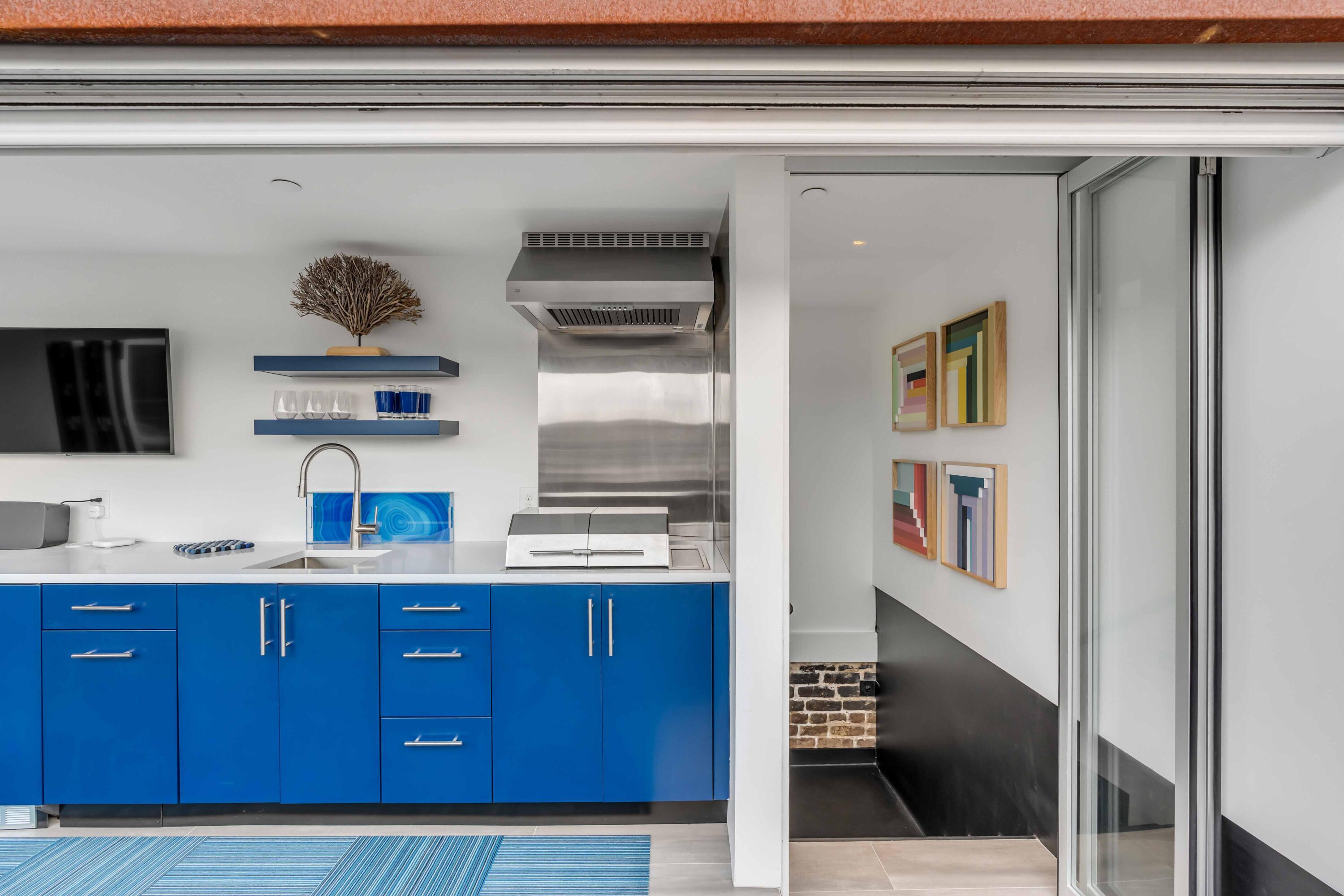 377 King Street # 209