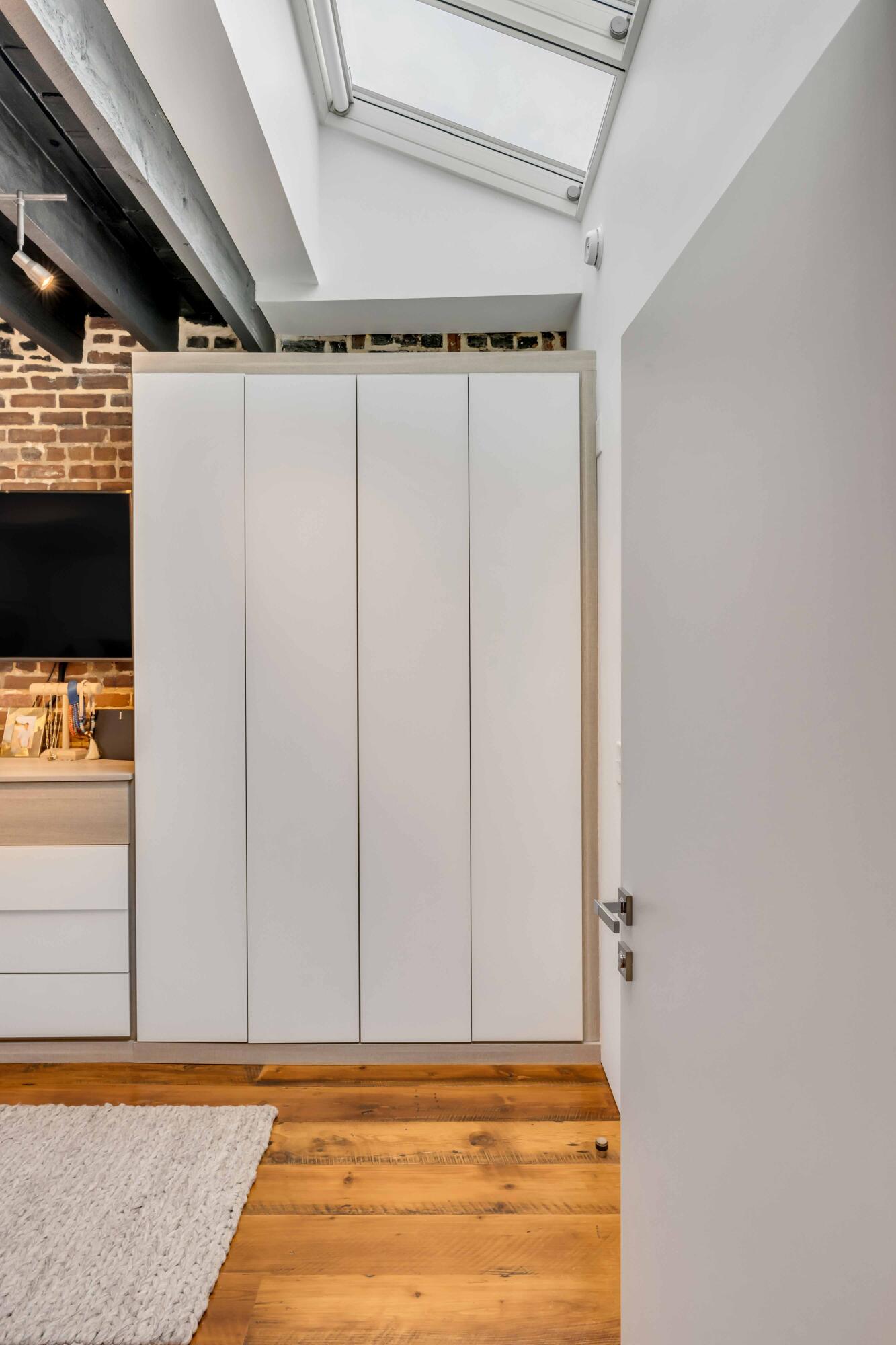 377 King Street # 209