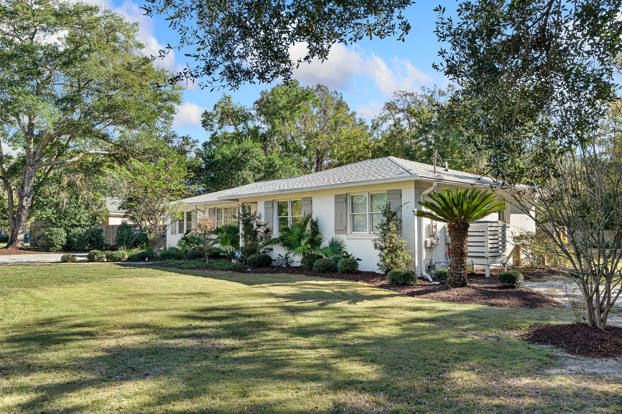 825 Harbor View Road