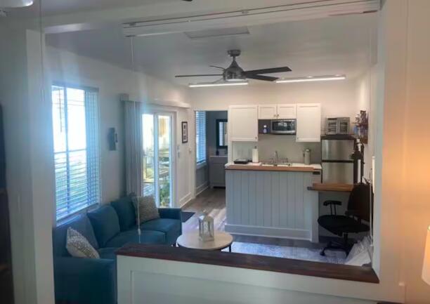 825 Harbor View Road