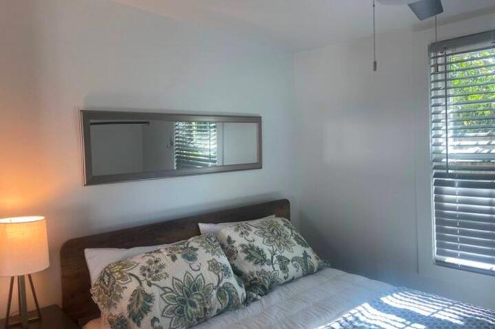 825 Harbor View Road