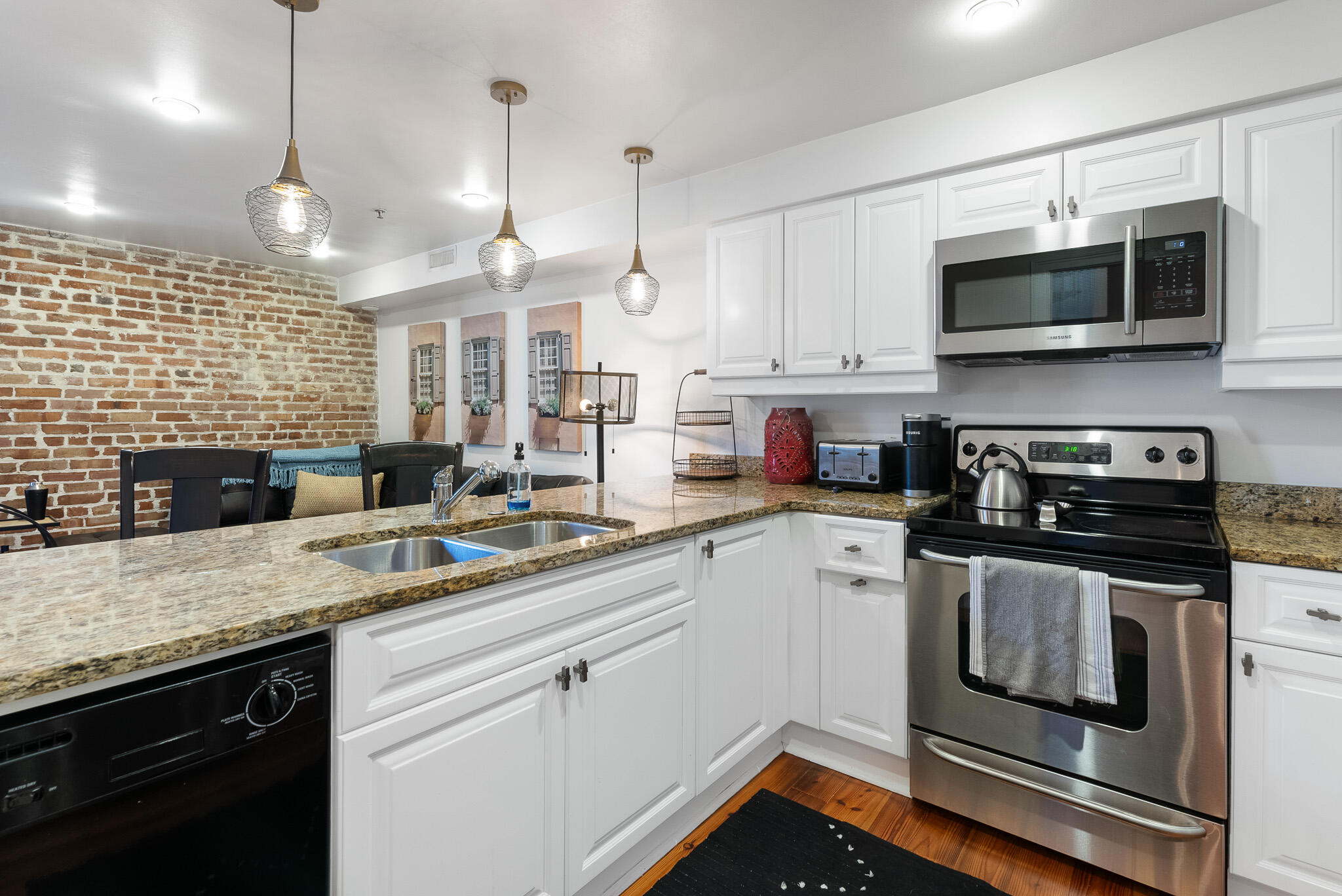 377 King Street # 203