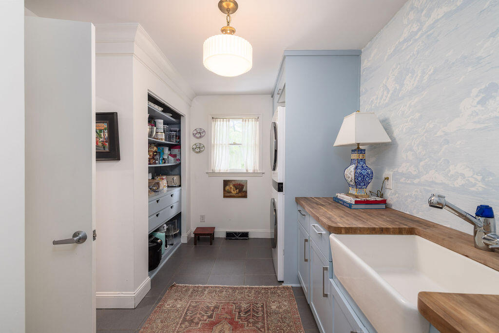 37 Fort Royal Avenue