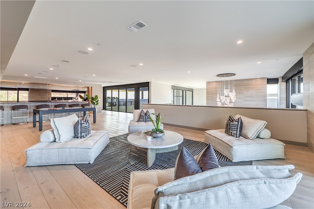 713 Dragon Peak Drive