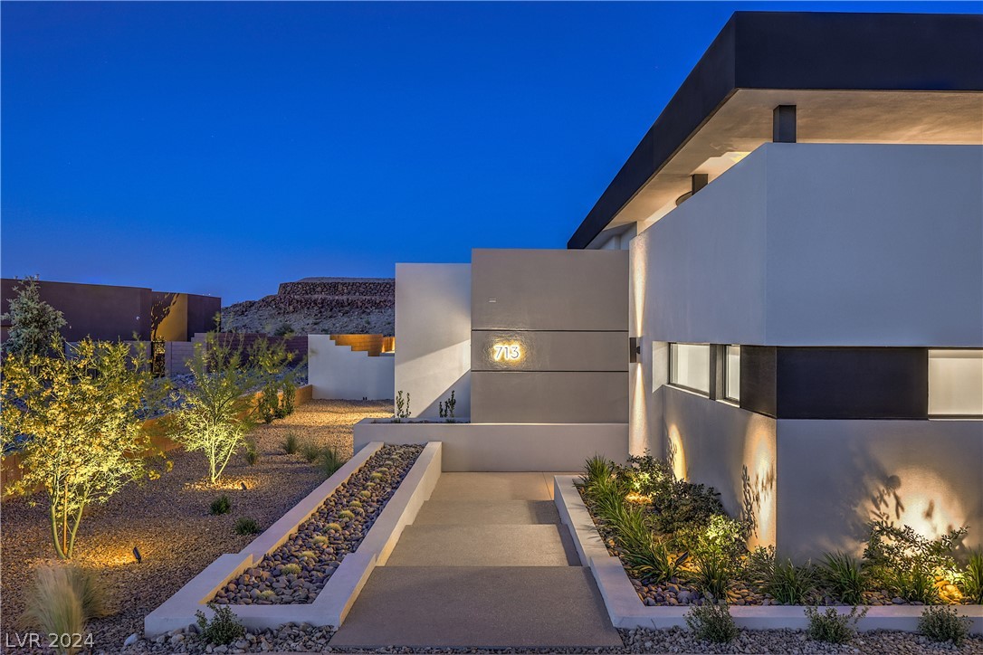 713 Dragon Peak Drive