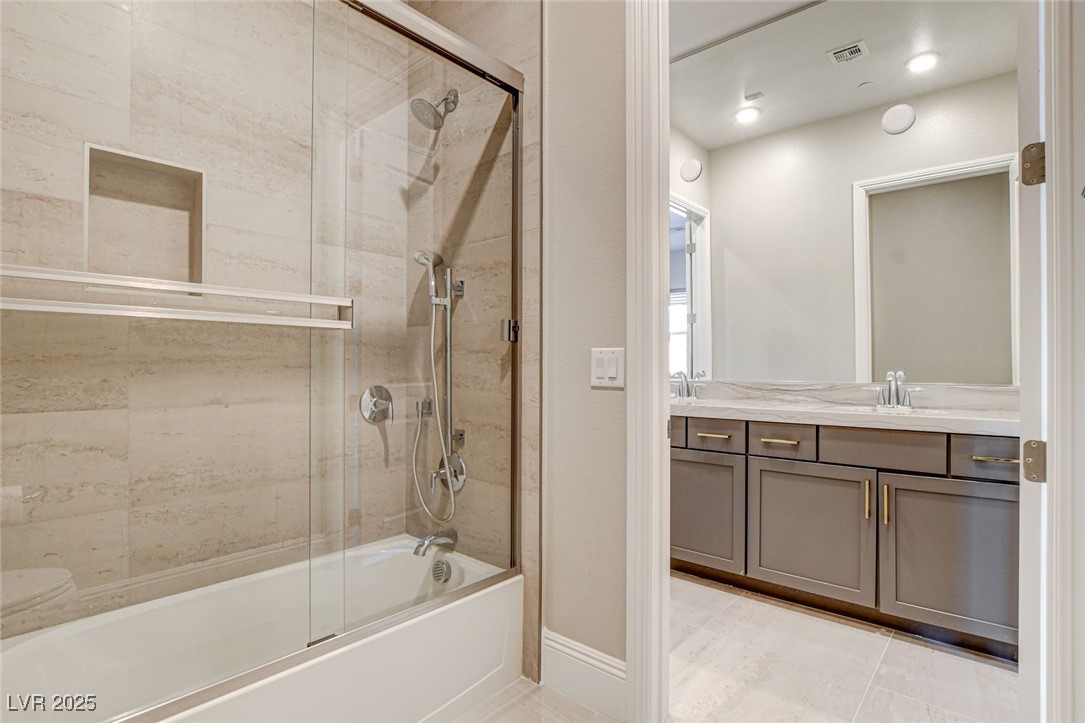 9133 Las Manaitas Avenue 302