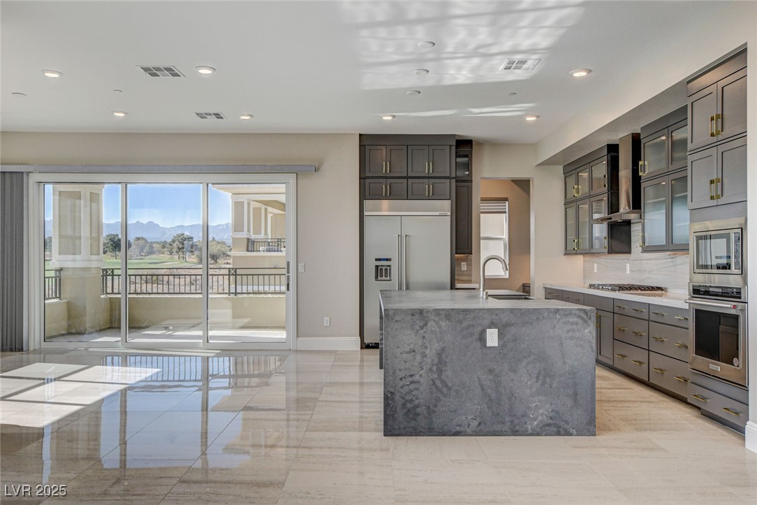 9133 Las Manaitas Avenue 302