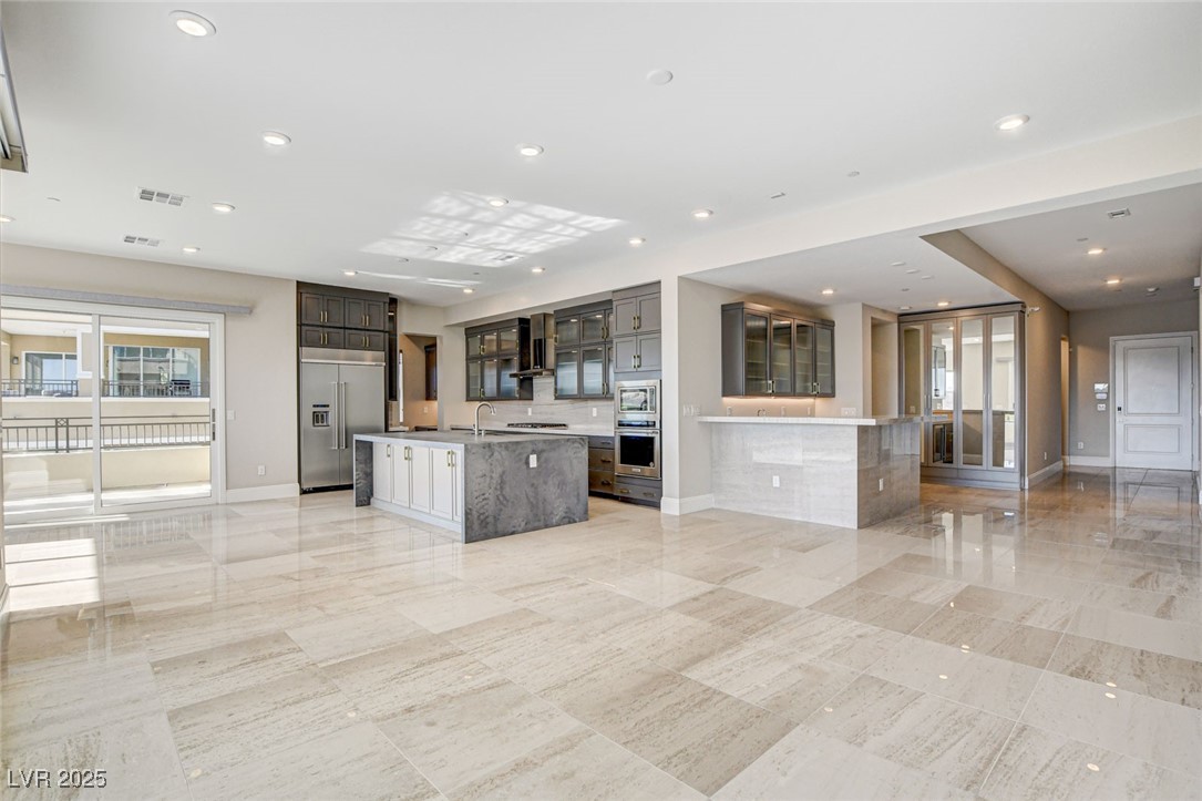 9133 Las Manaitas Avenue 302