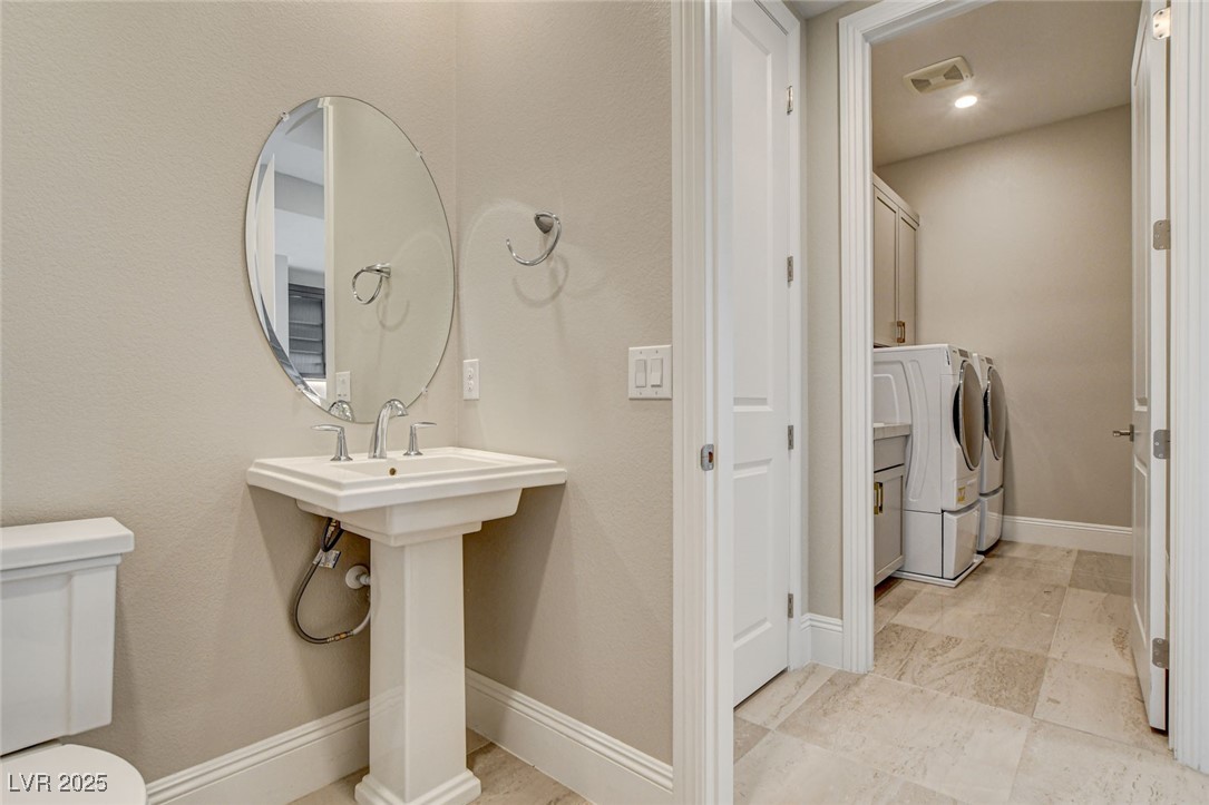 9133 Las Manaitas Avenue 302