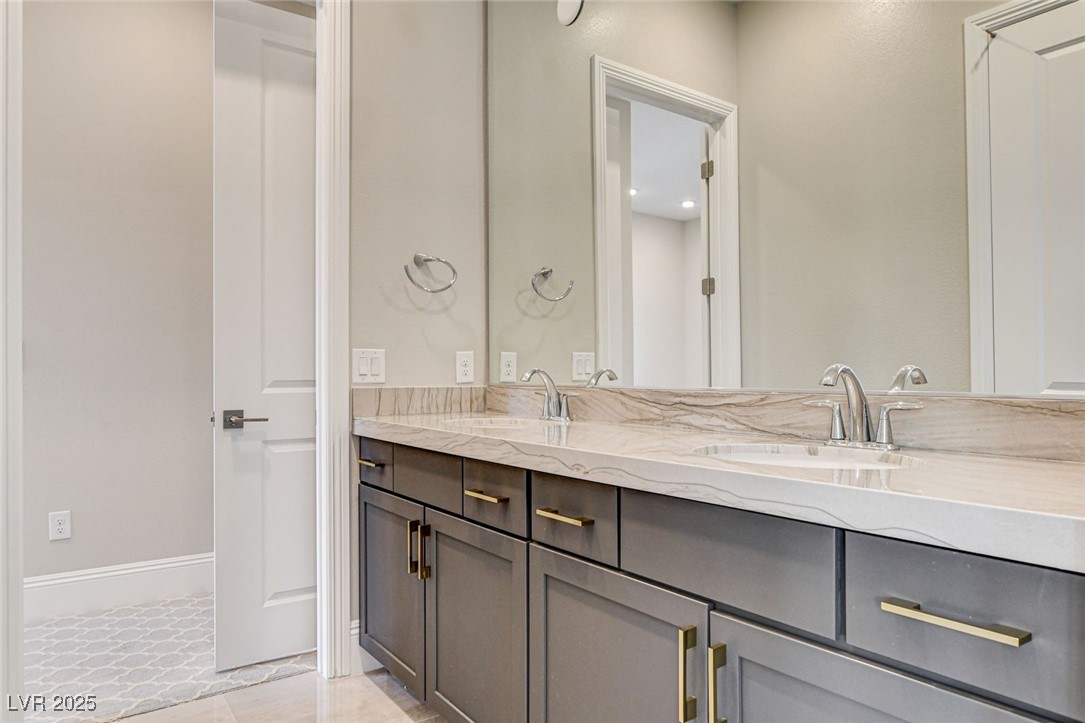 9133 Las Manaitas Avenue 302