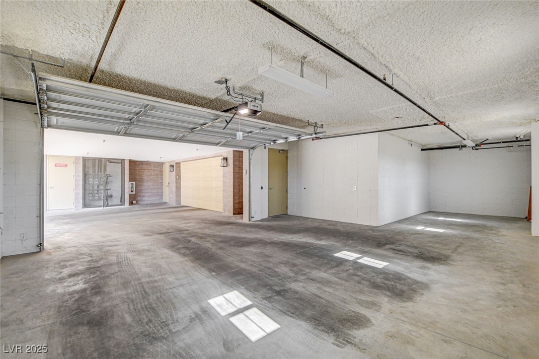 9133 Las Manaitas Avenue 302