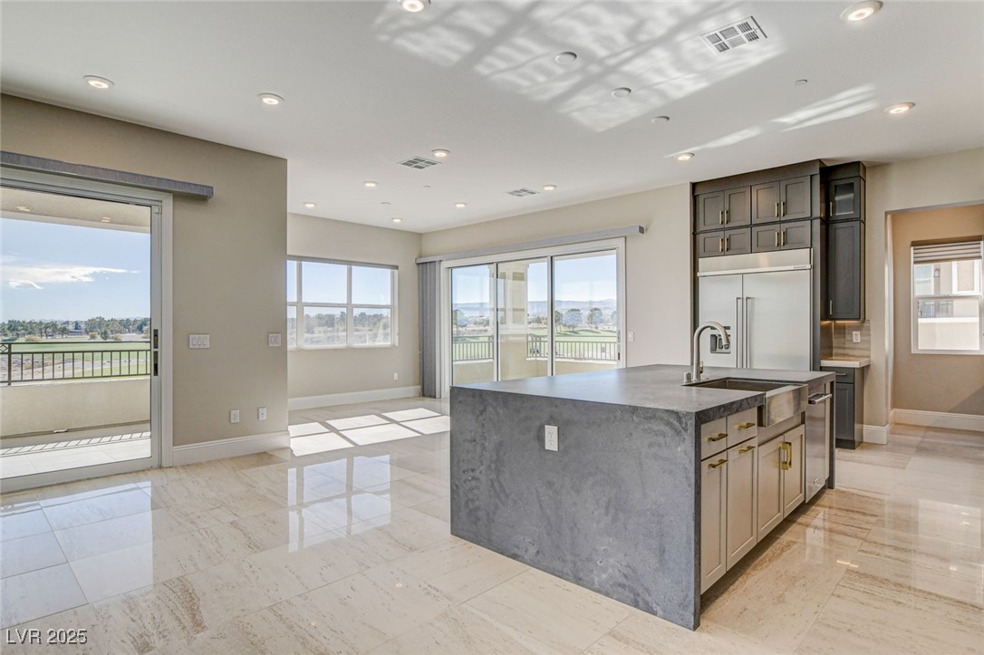 9133 Las Manaitas Avenue 302