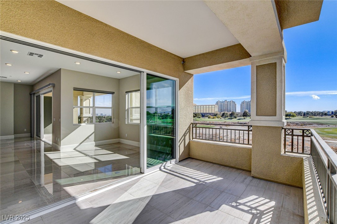 9133 Las Manaitas Avenue 302